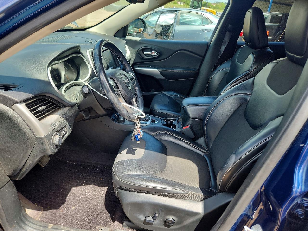 2018 Jeep Cherokee Latitude Plus Blue vin: 1C4PJMLXXJD522477