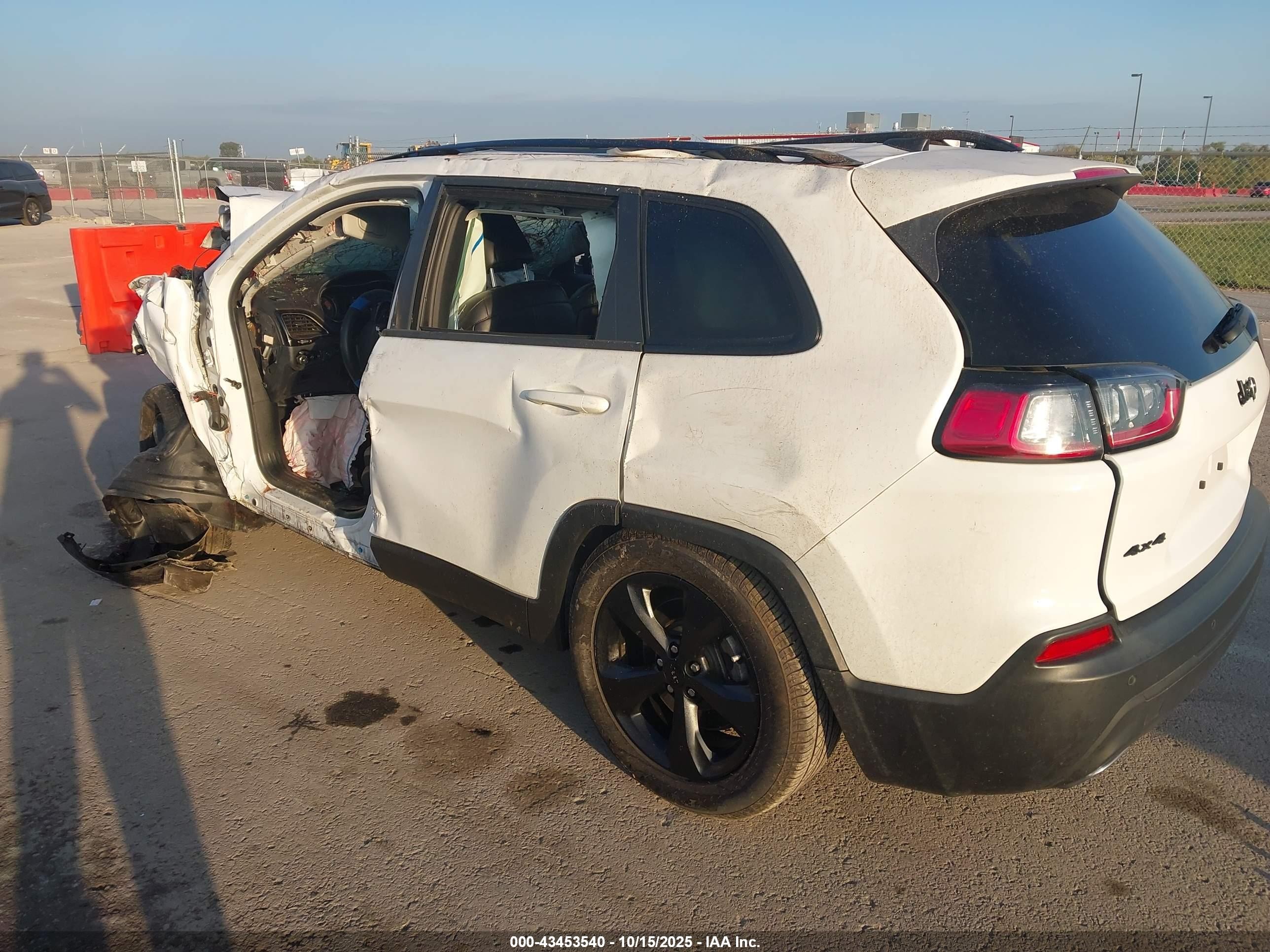 2019 Jeep Cherokee Altitude 4x4 White vin: 1C4PJMLXXKD413440