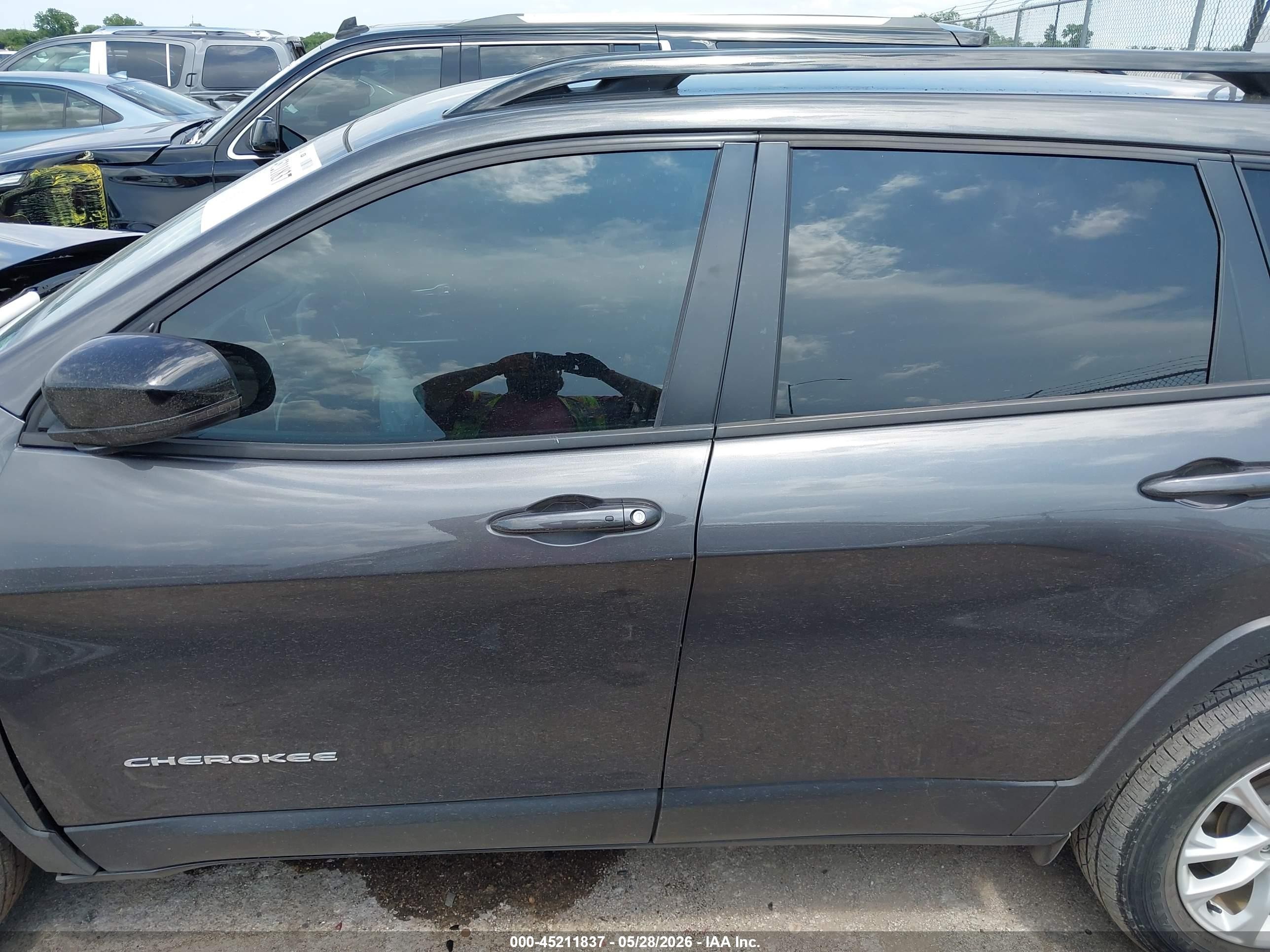 2022 Jeep Cherokee Latitude Lux 4x4 Gray vin: 1C4PJMMN9ND538804