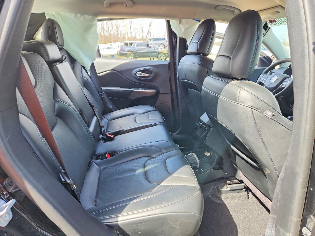 2022 Jeep Cherokee Latitude Lux Black vin: 1C4PJMMX1ND507015