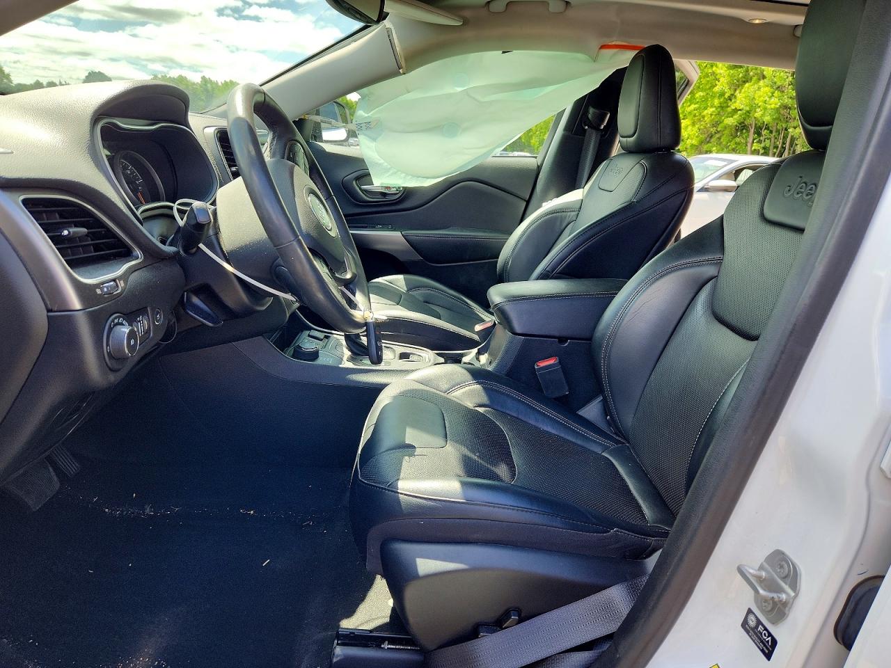 2022 Jeep Cherokee Latitude Lux White vin: 1C4PJMMX5ND510869