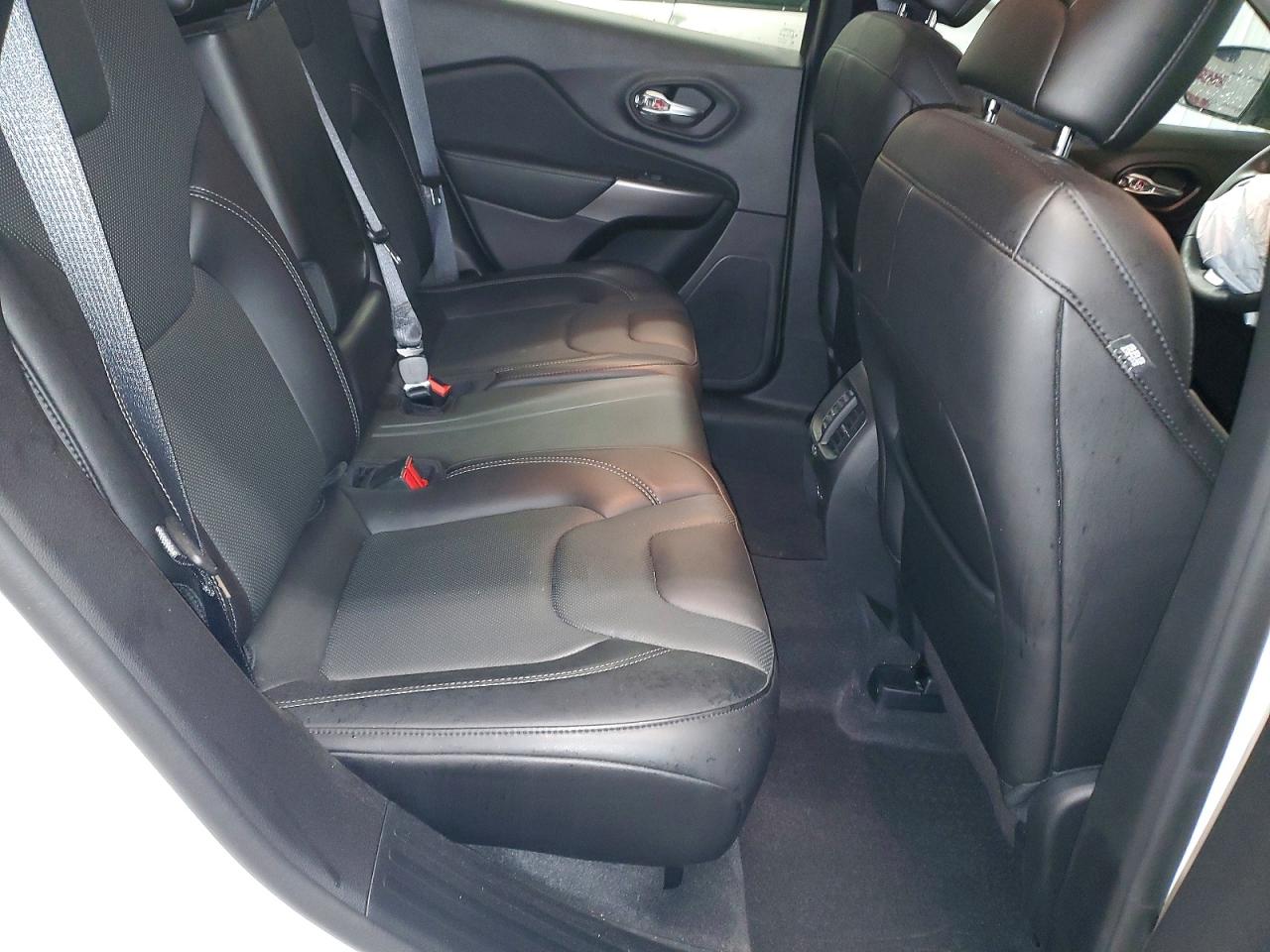 2021 Jeep Cherokee Latitude Lux Белый vin: 1C4PJMMX6MD235236