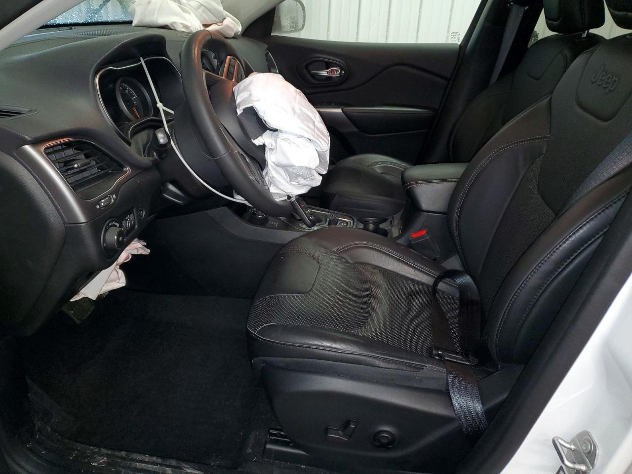 2021 Jeep Cherokee Latitude Lux Белый vin: 1C4PJMMX6MD235236