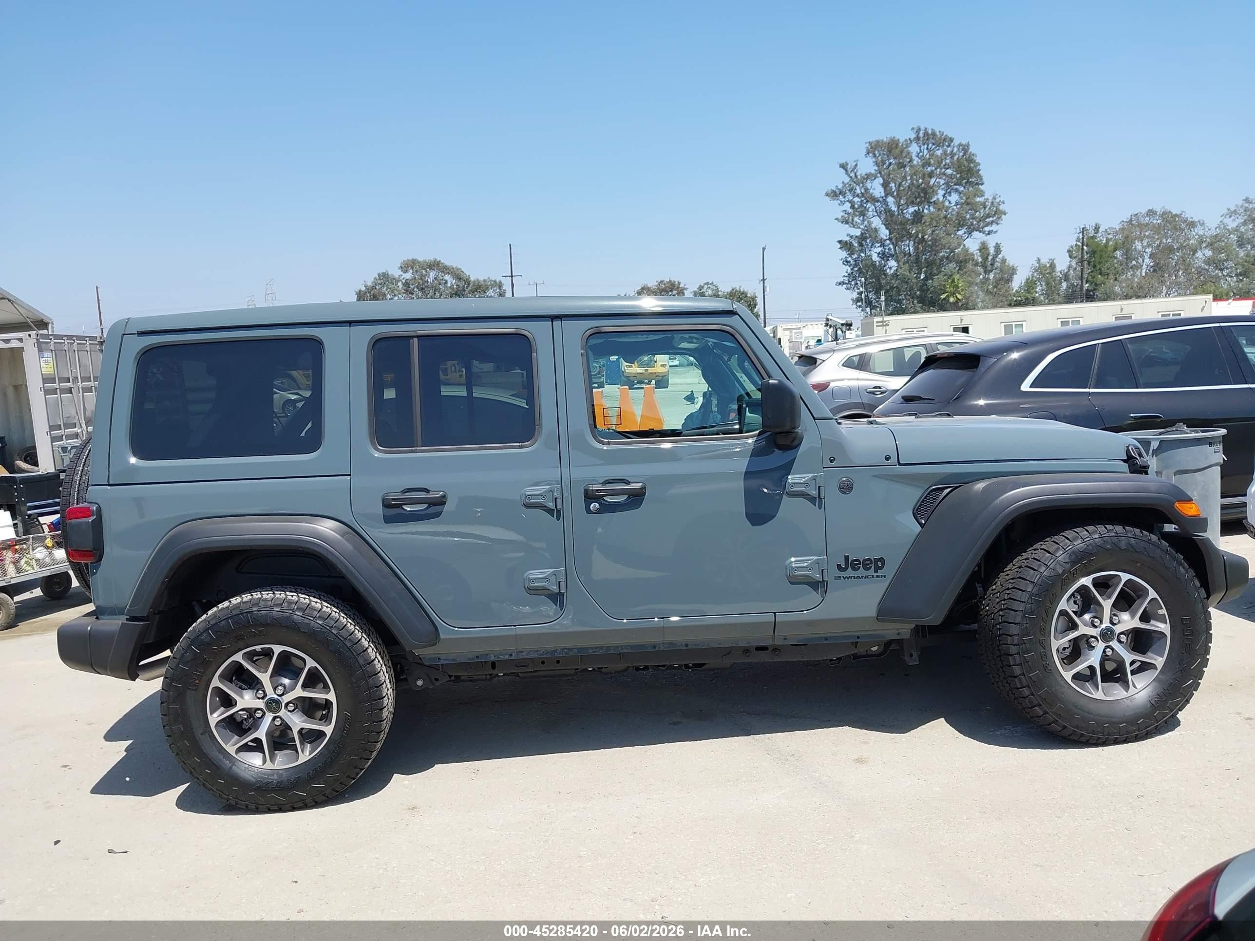 2025 Jeep Wrangler 4-door Summit 4x4 Gray vin: 1C4PJXDG3SW659962