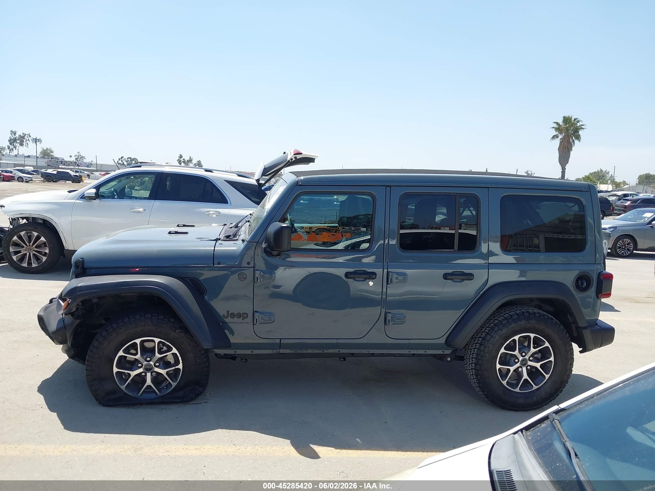 2025 Jeep Wrangler 4-door Summit 4x4 Gray vin: 1C4PJXDG3SW659962