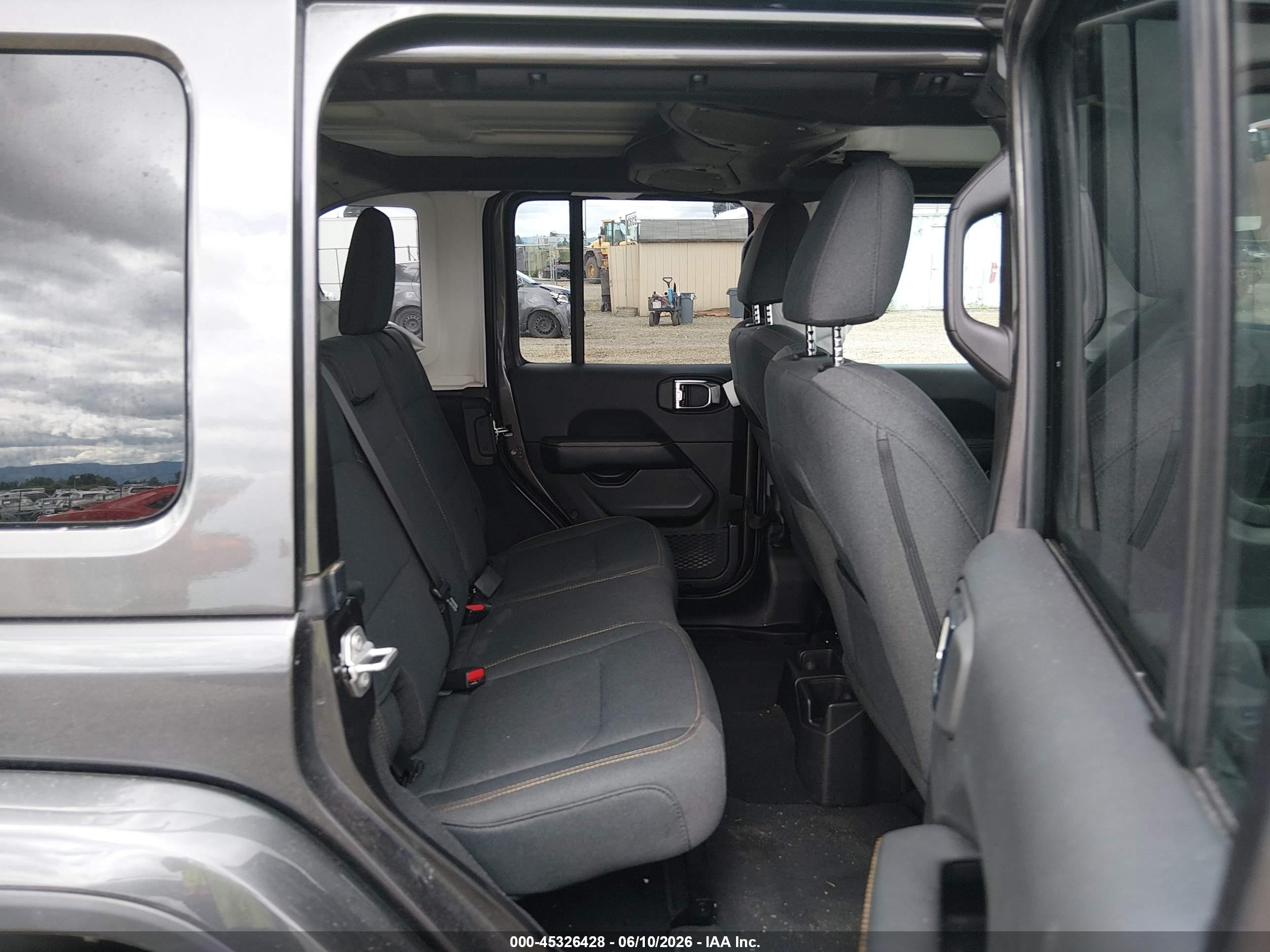 2025 Jeep Wrangler 4-door Sahara 4x4 Серый vin: 1C4PJXEN0SW597711
