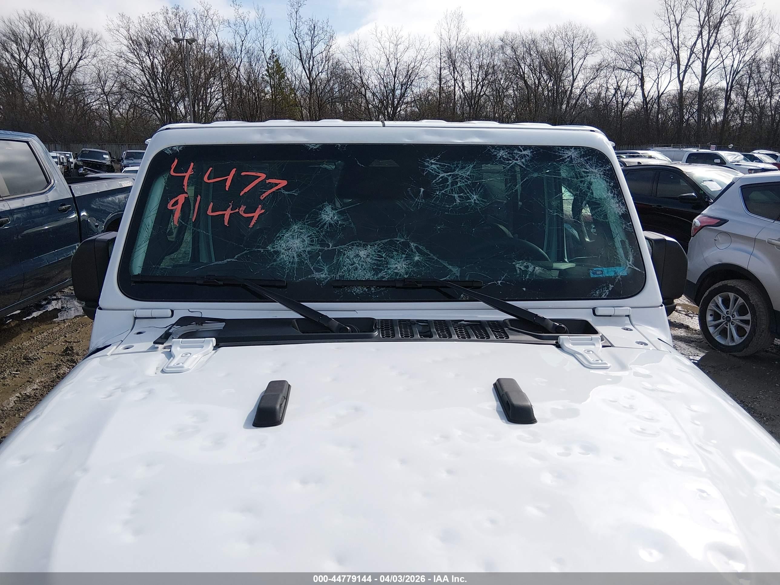 2025 Jeep Wrangler 4-door Sahara 4x4 White vin: 1C4PJXEN2SW636573