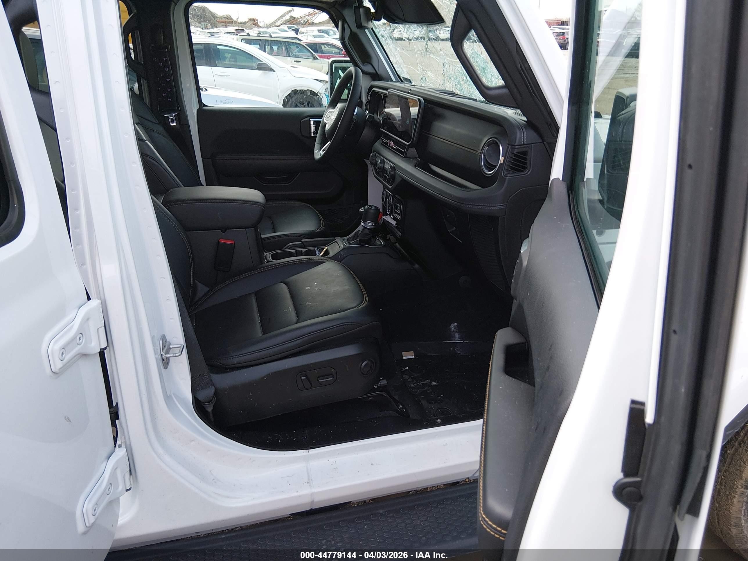 2025 Jeep Wrangler 4-door Sahara 4x4 White vin: 1C4PJXEN2SW636573