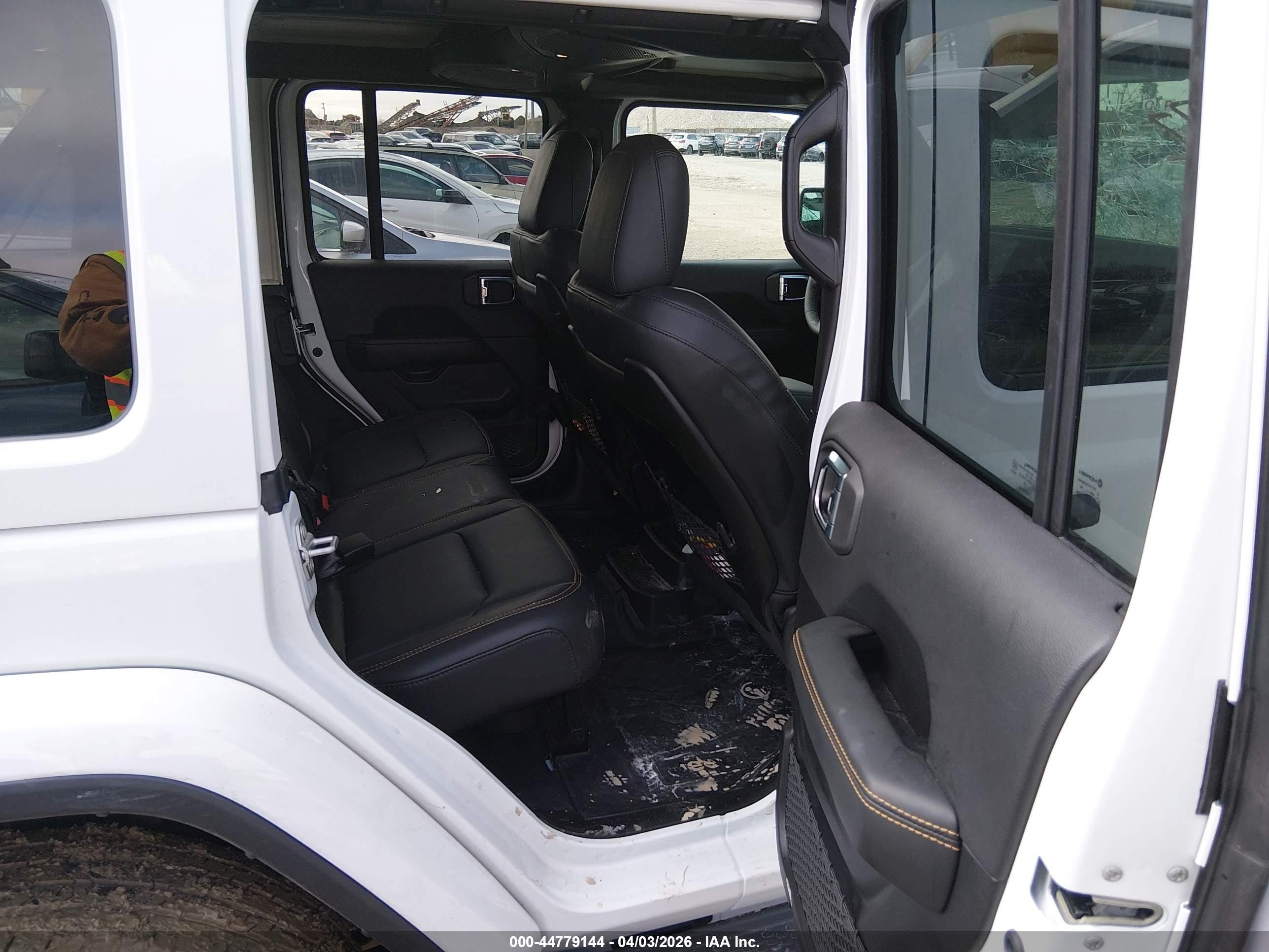 2025 Jeep Wrangler 4-door Sahara 4x4 White vin: 1C4PJXEN2SW636573