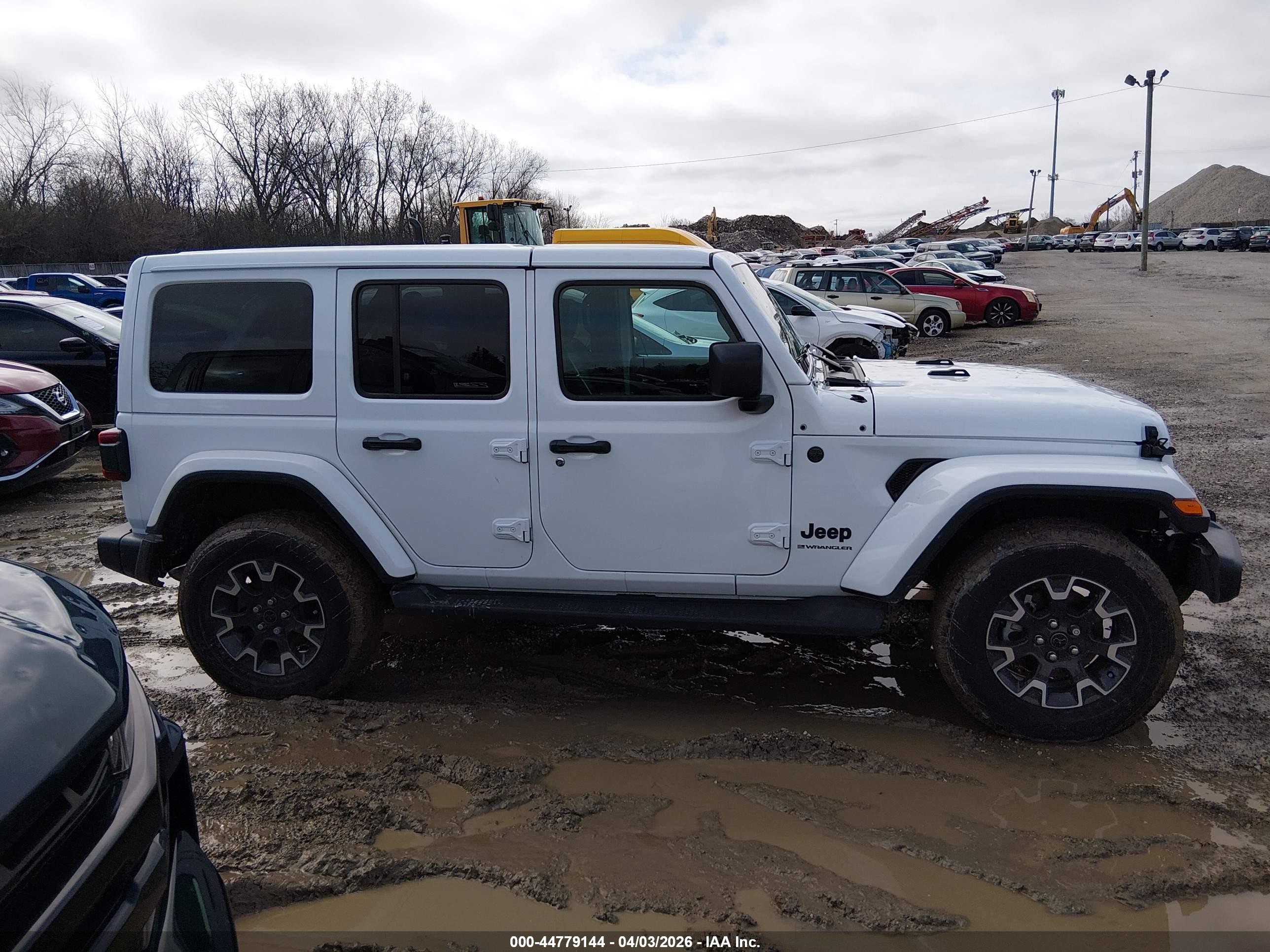 2025 Jeep Wrangler 4-door Sahara 4x4 White vin: 1C4PJXEN2SW636573