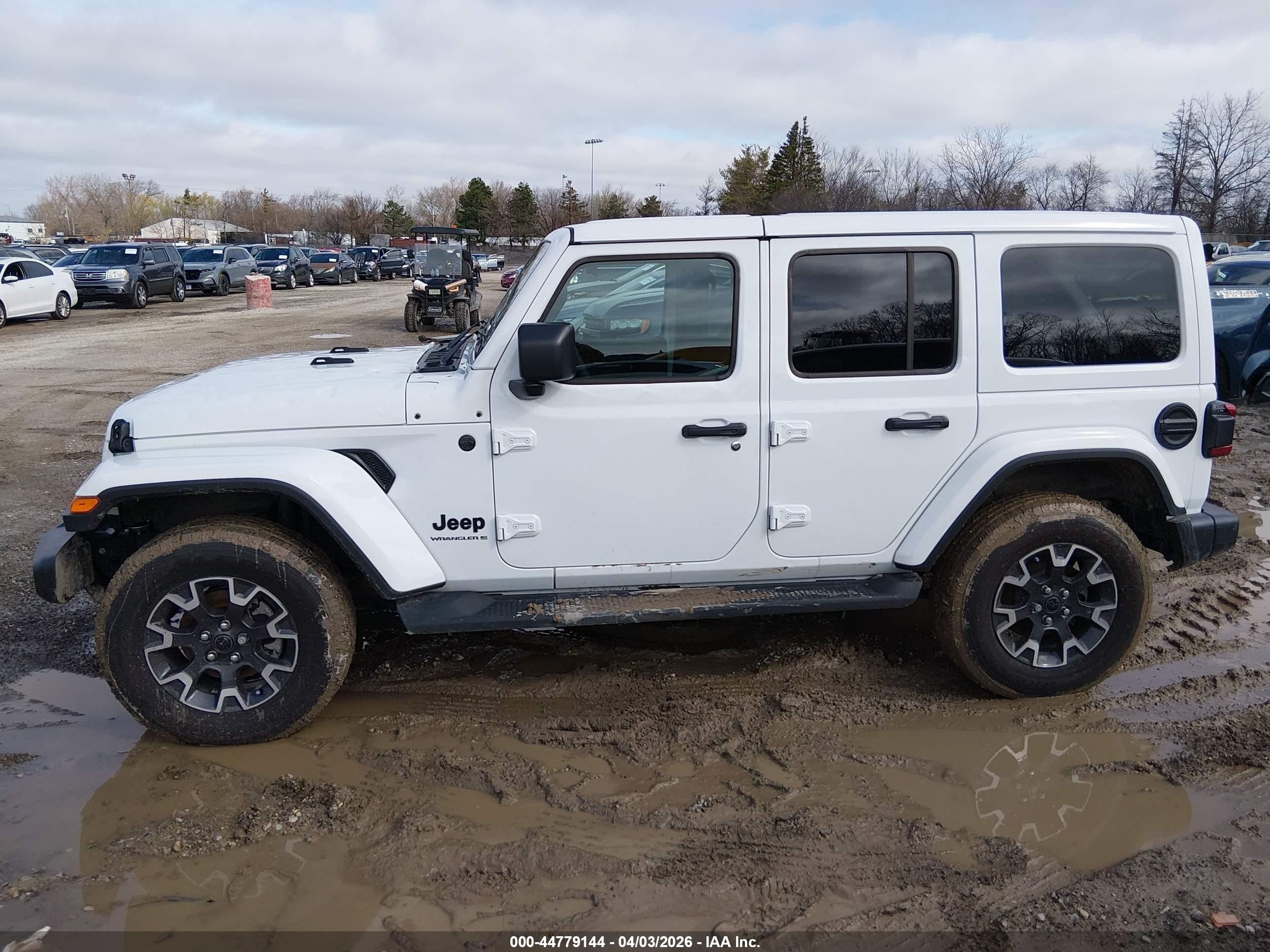 2025 Jeep Wrangler 4-door Sahara 4x4 White vin: 1C4PJXEN2SW636573