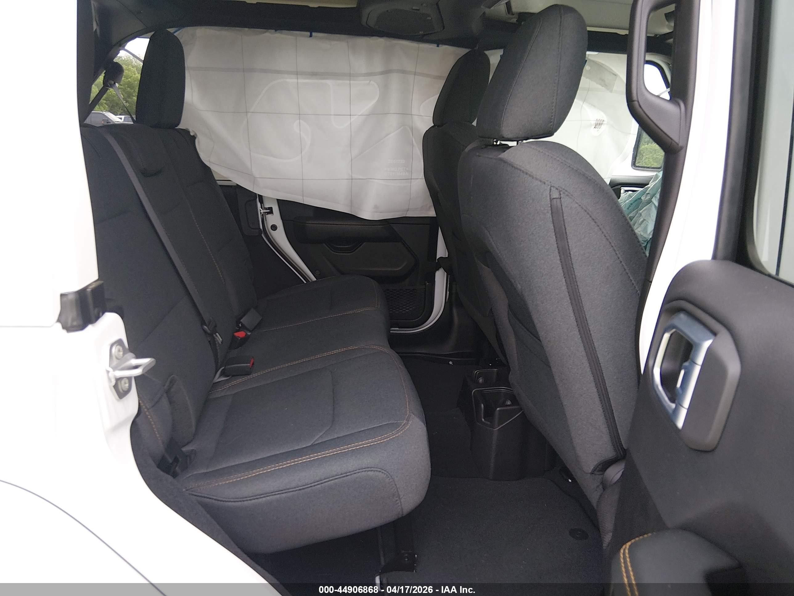 2026 Jeep Wrangler Sahara 4x4 Белый vin: 1C4PJXEN4TW179699