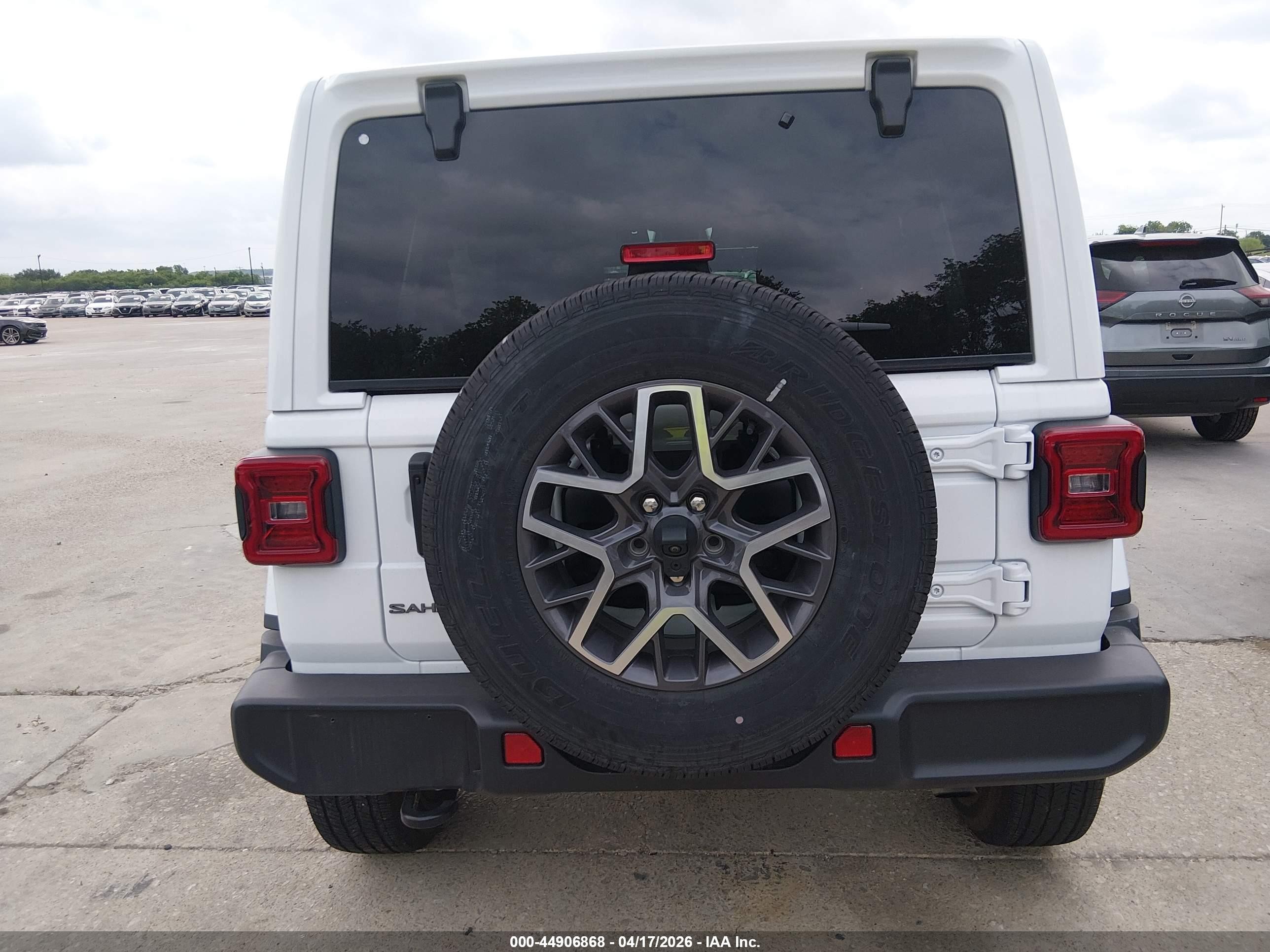 2026 Jeep Wrangler Sahara 4x4 Белый vin: 1C4PJXEN4TW179699