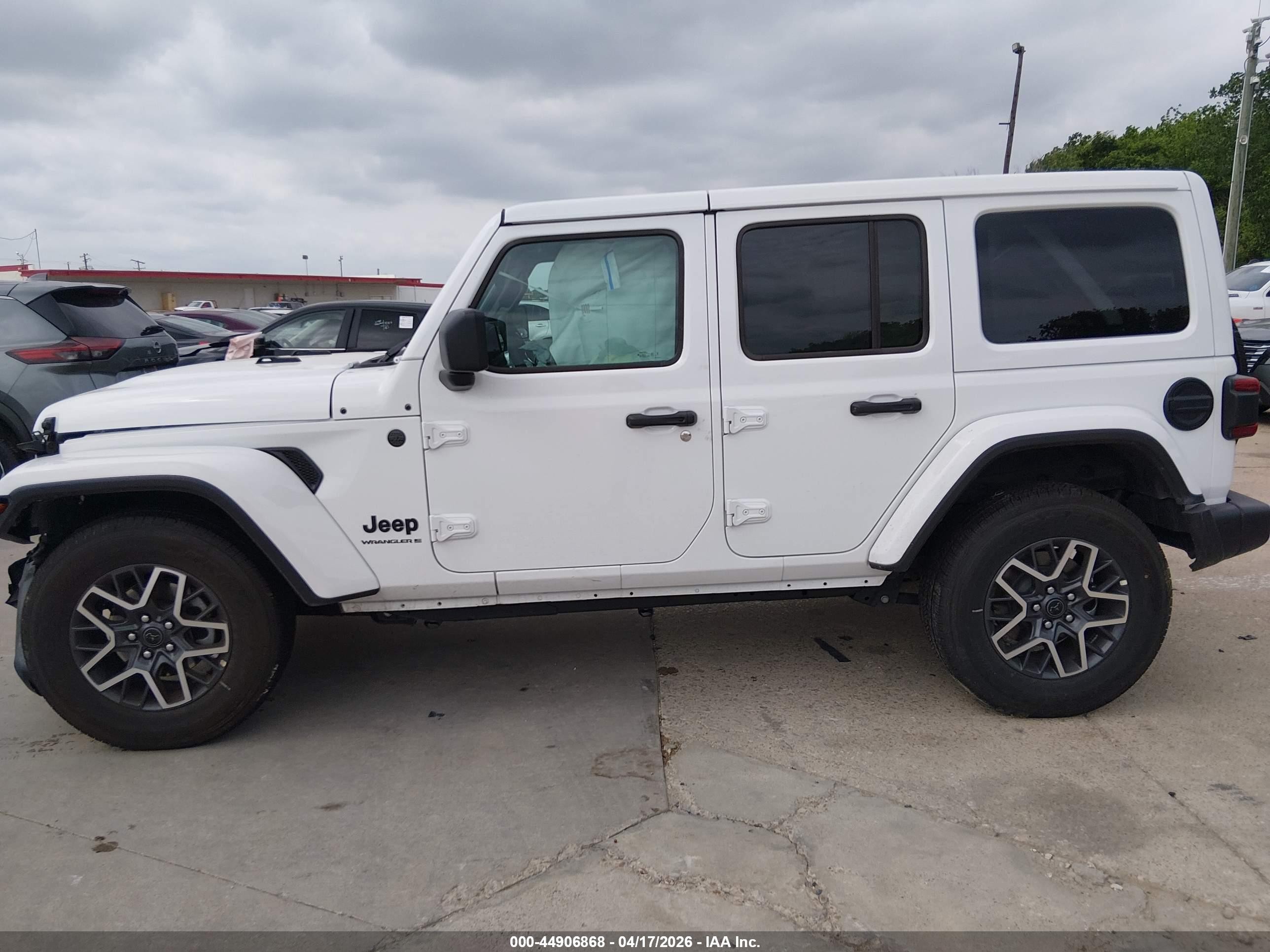 2026 Jeep Wrangler Sahara 4x4 Белый vin: 1C4PJXEN4TW179699