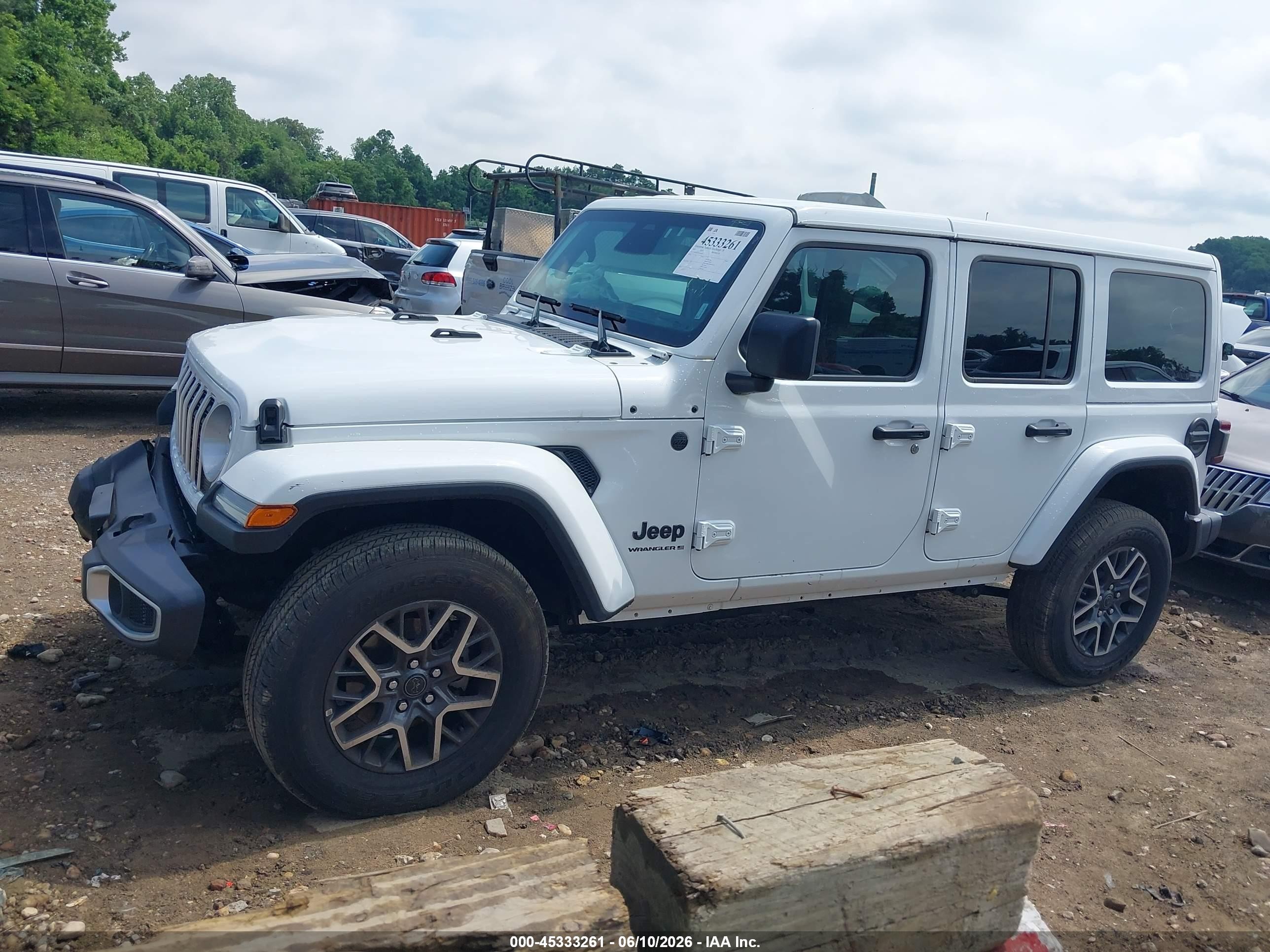2025 Jeep Wrangler 4-door Sahara 4x4 Белый vin: 1C4PJXEN6SW598345
