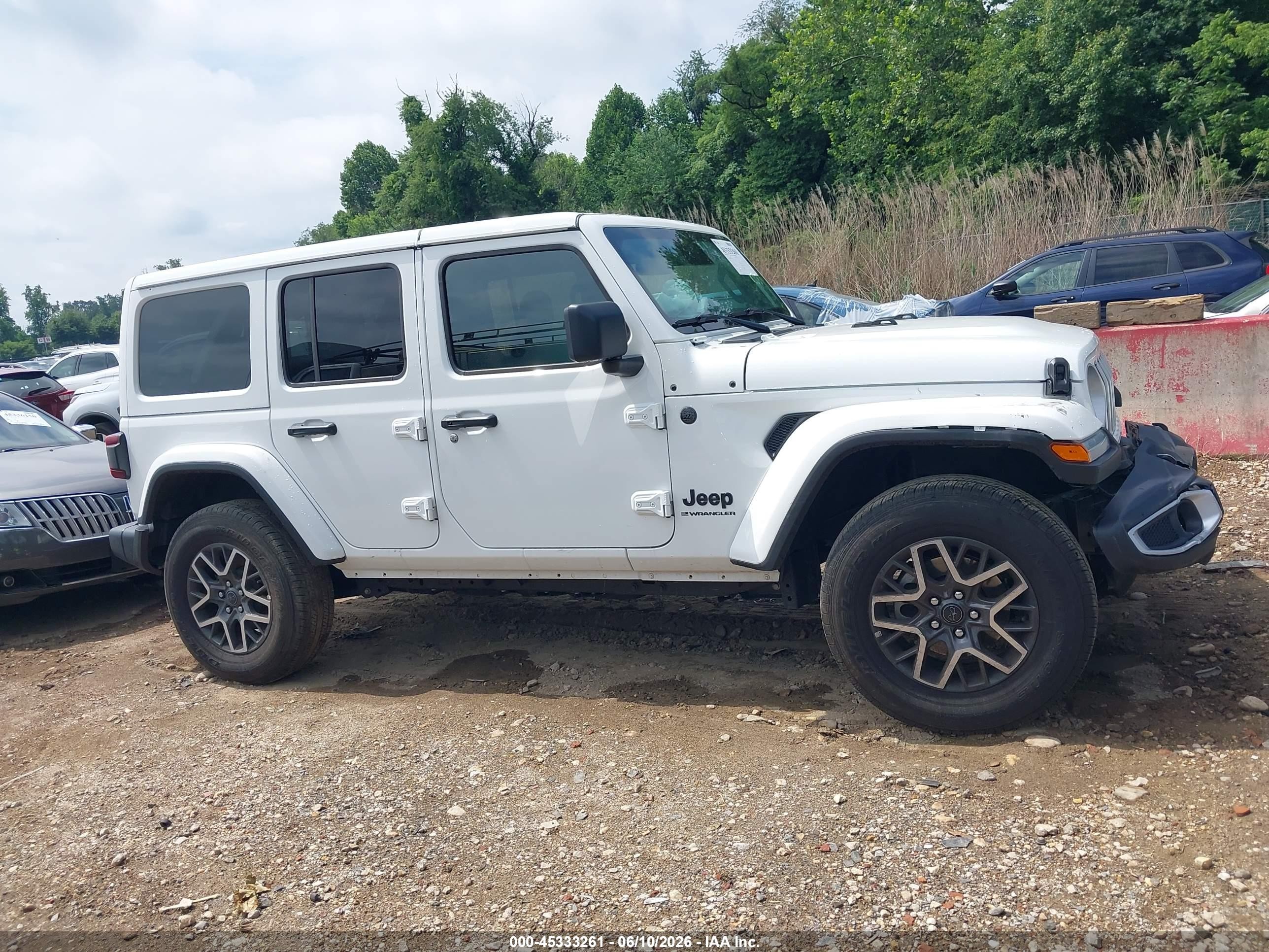 2025 Jeep Wrangler 4-door Sahara 4x4 Белый vin: 1C4PJXEN6SW598345