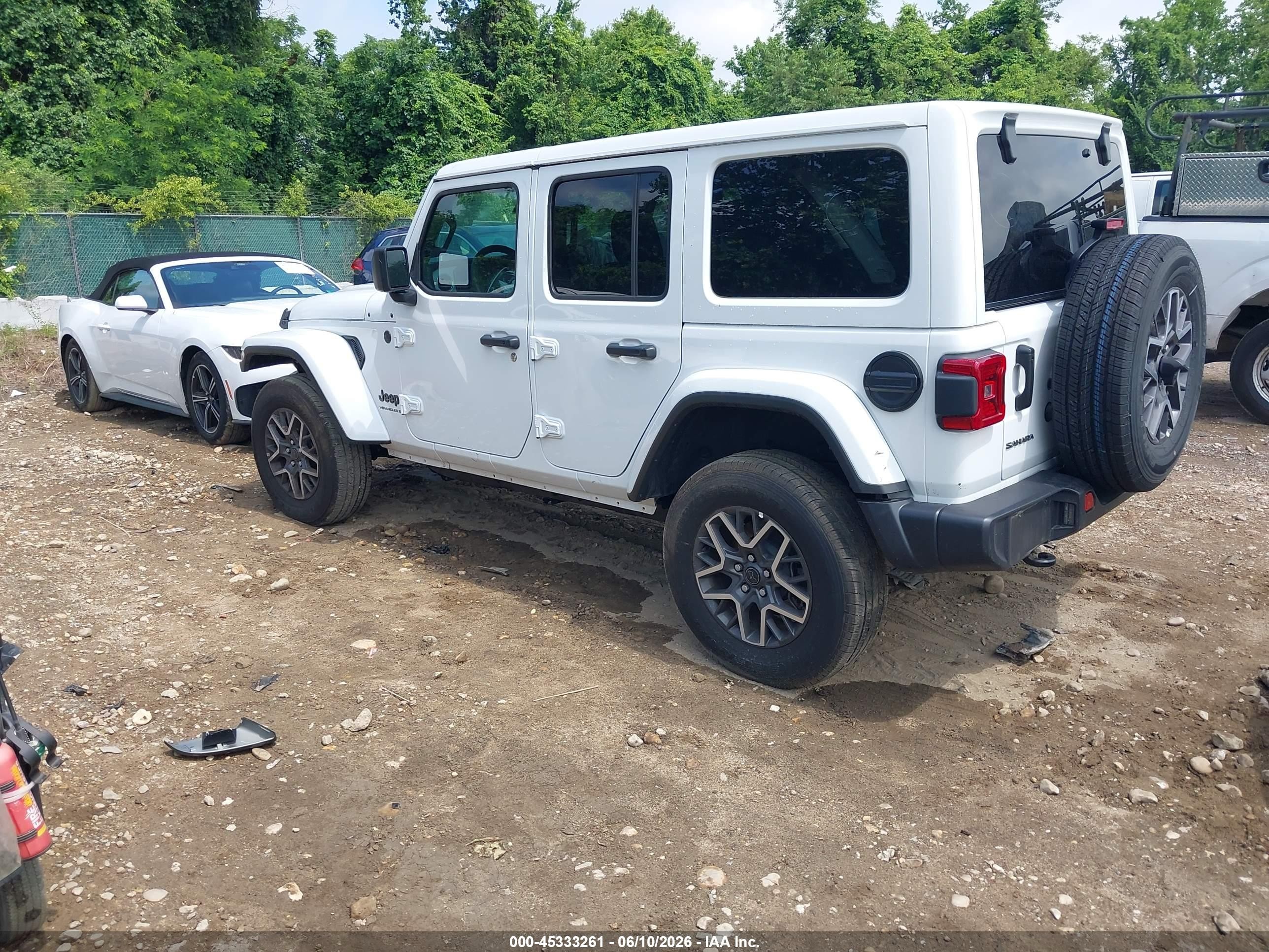 2025 Jeep Wrangler 4-door Sahara 4x4 Белый vin: 1C4PJXEN6SW598345