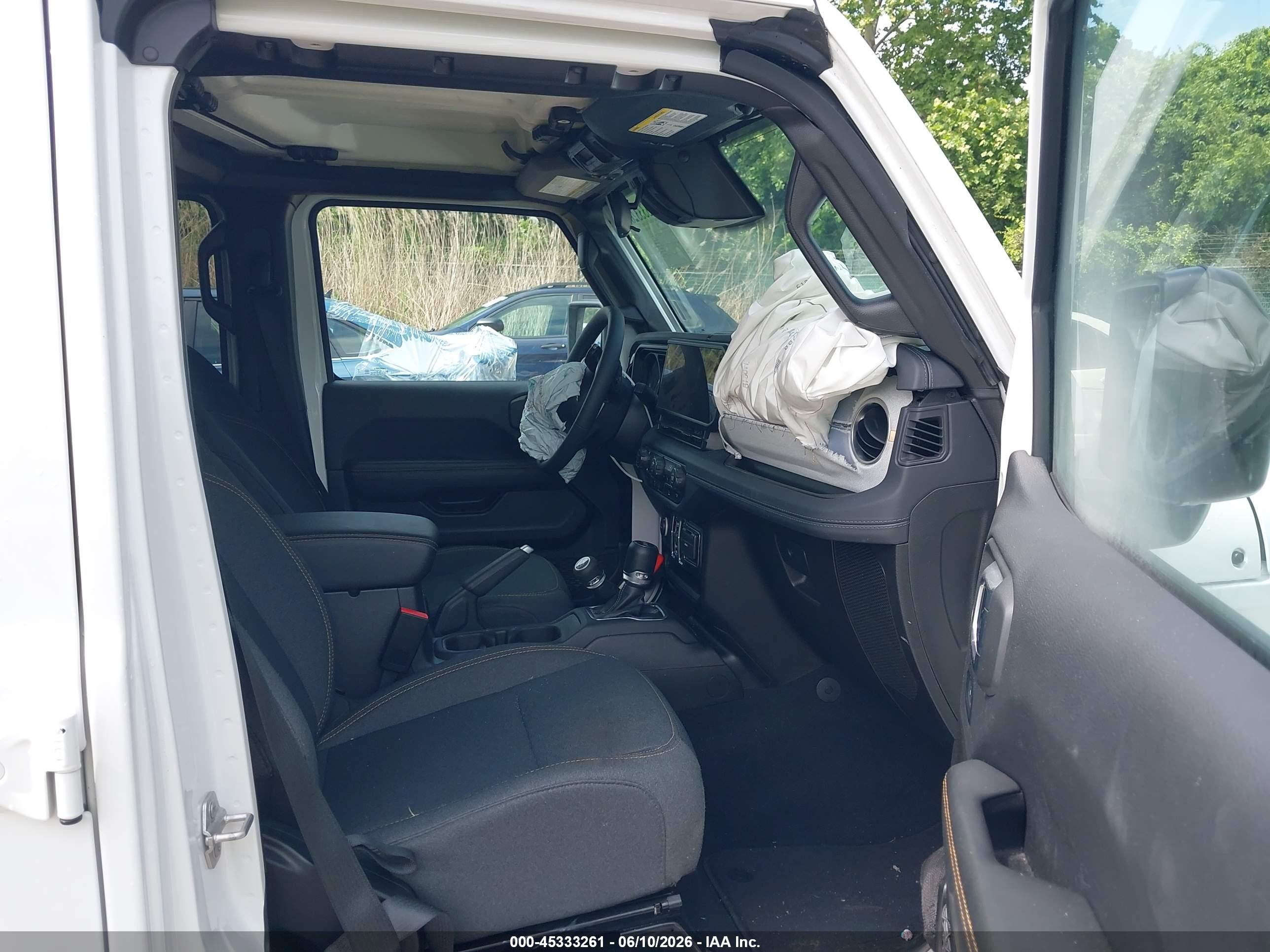 2025 Jeep Wrangler 4-door Sahara 4x4 Белый vin: 1C4PJXEN6SW598345