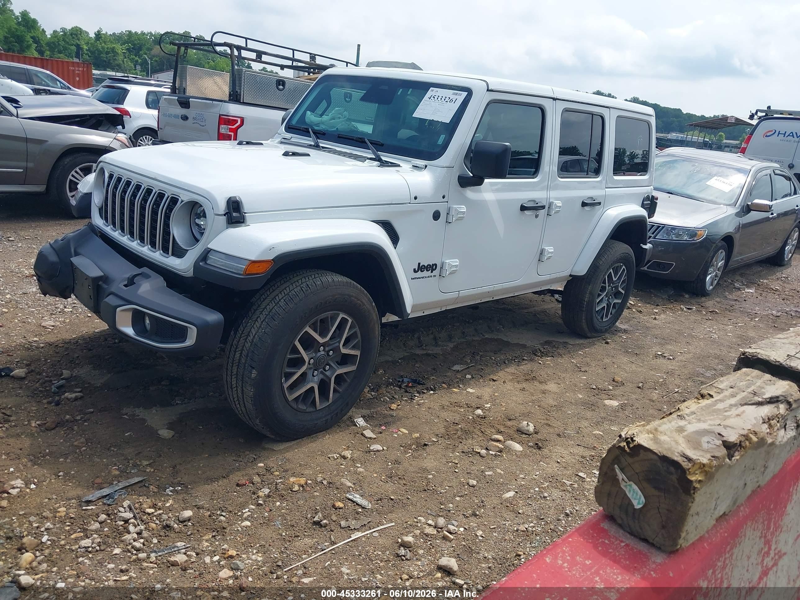 2025 Jeep Wrangler 4-door Sahara 4x4 Белый vin: 1C4PJXEN6SW598345
