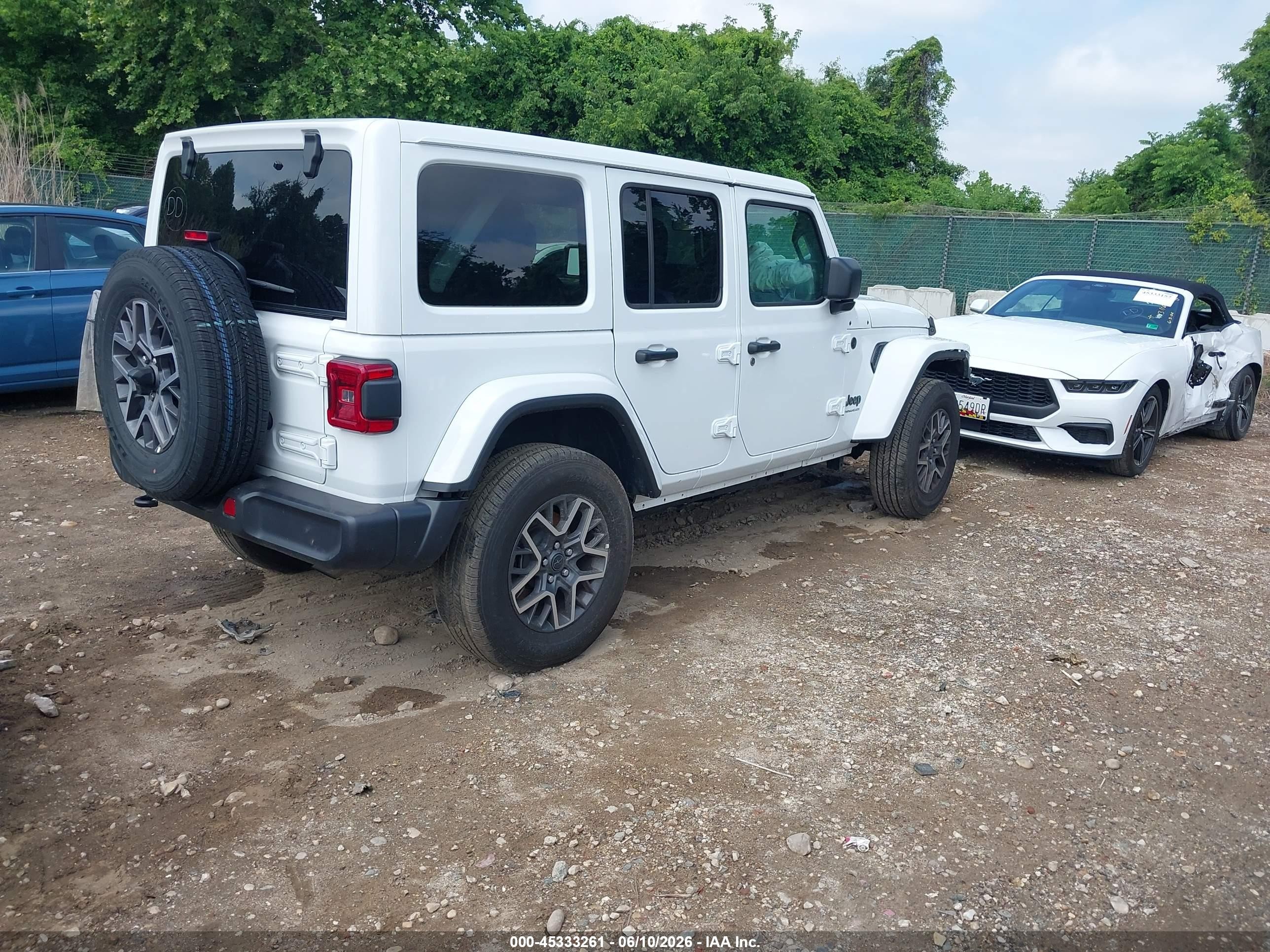 2025 Jeep Wrangler 4-door Sahara 4x4 Белый vin: 1C4PJXEN6SW598345