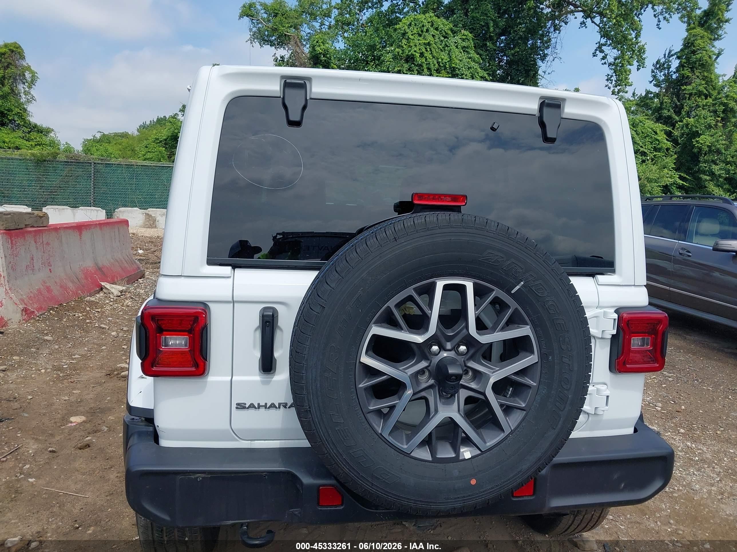 2025 Jeep Wrangler 4-door Sahara 4x4 Белый vin: 1C4PJXEN6SW598345