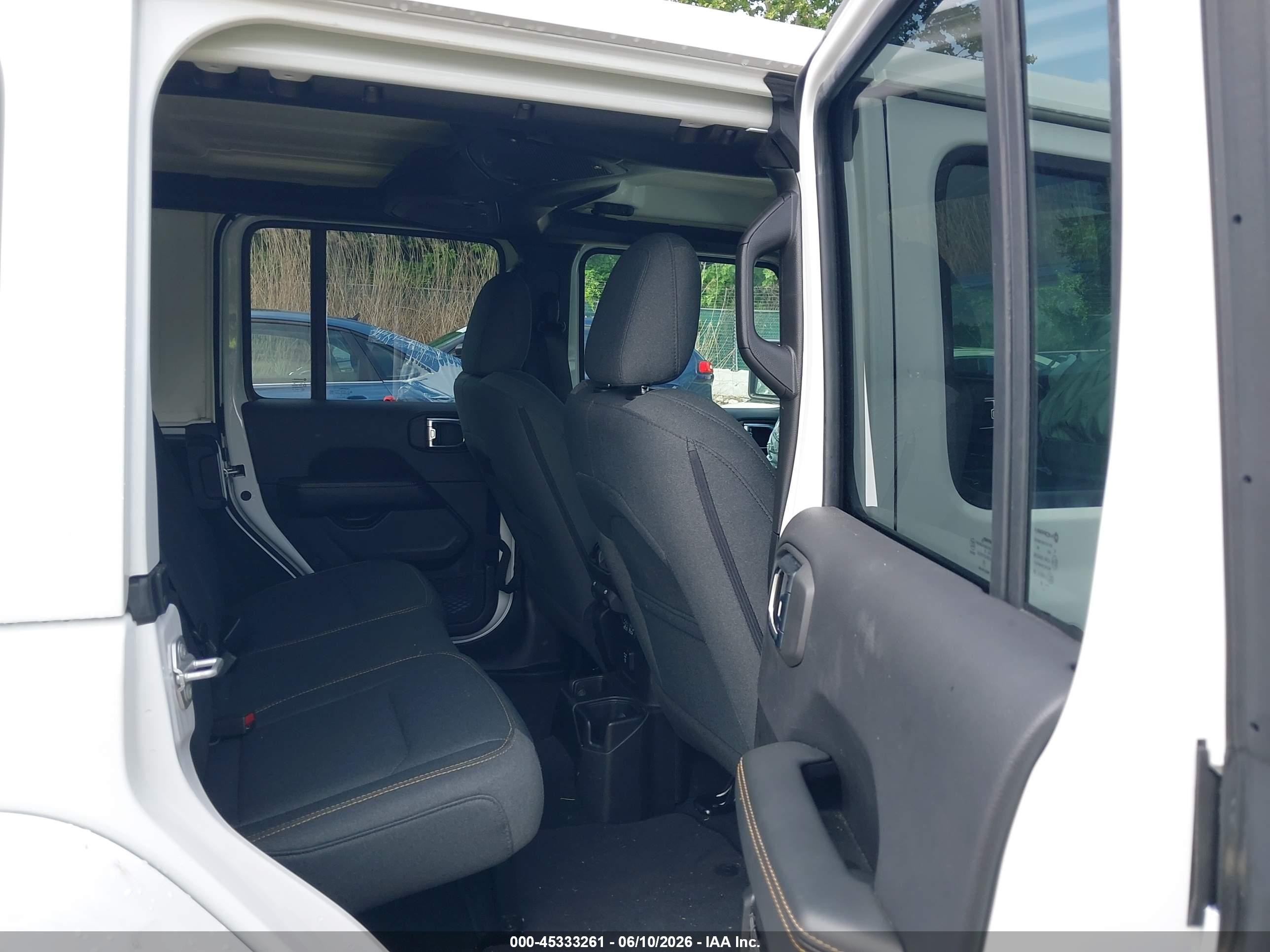 2025 Jeep Wrangler 4-door Sahara 4x4 Белый vin: 1C4PJXEN6SW598345