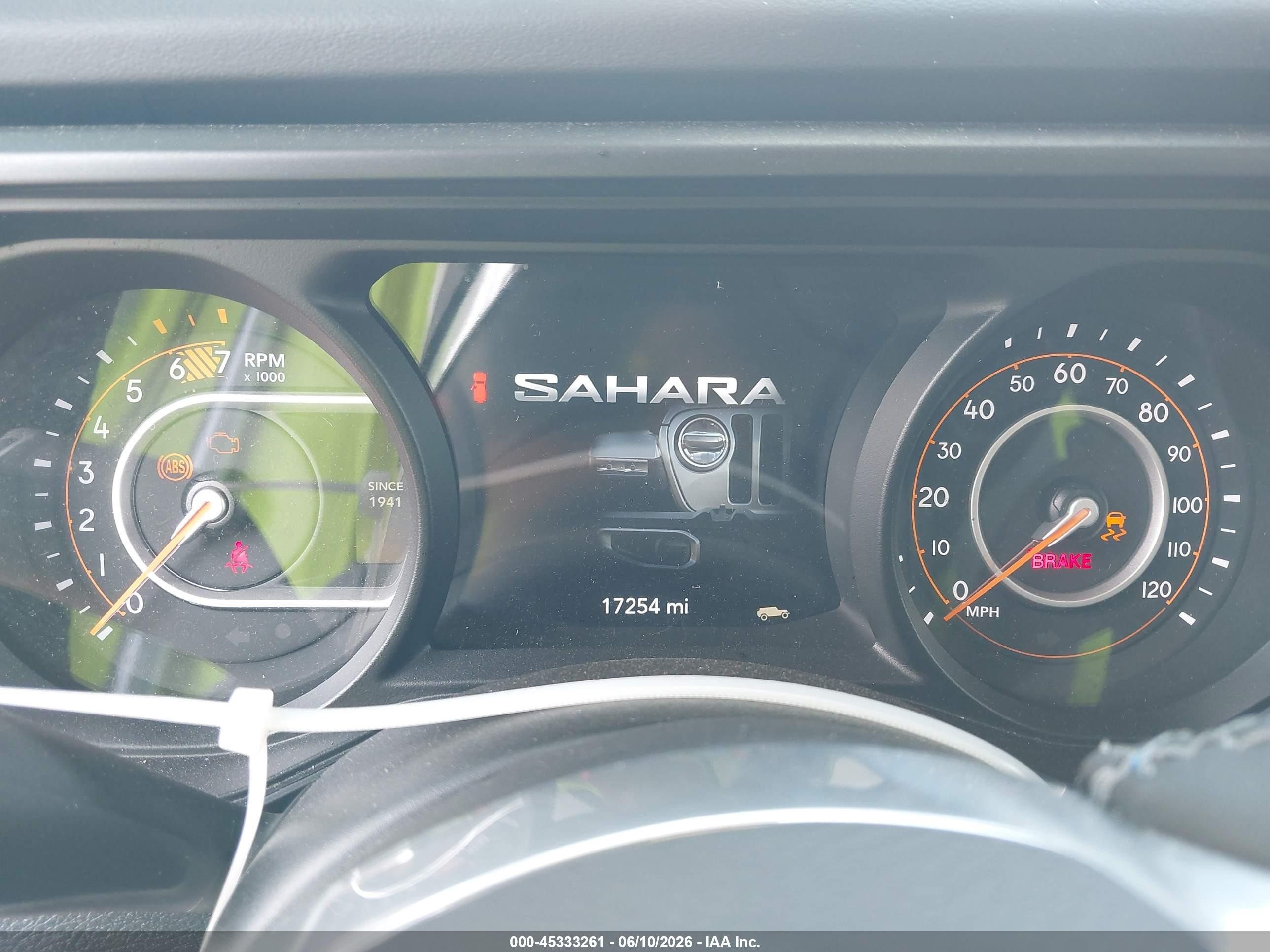 2025 Jeep Wrangler 4-door Sahara 4x4 Белый vin: 1C4PJXEN6SW598345