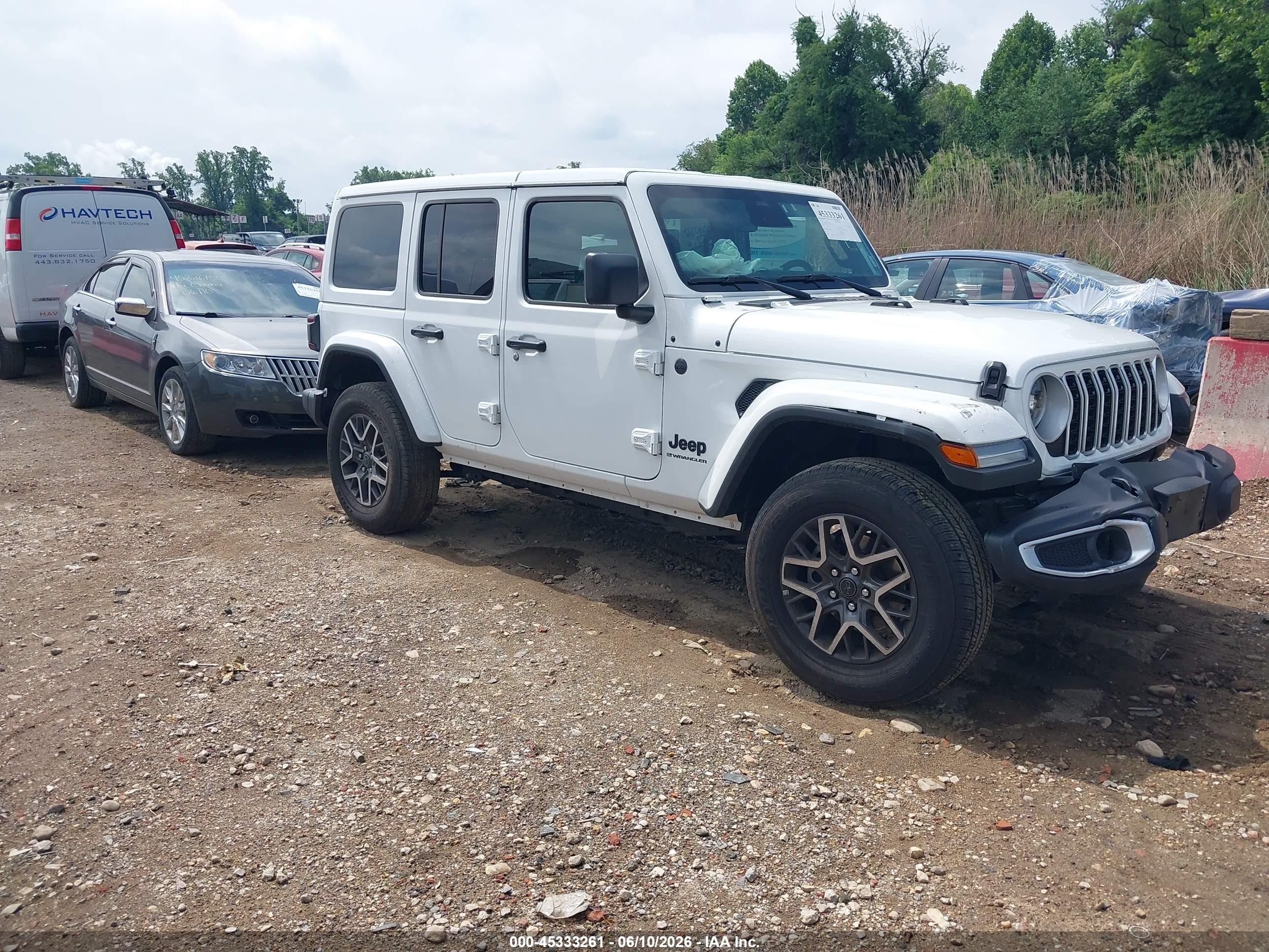 2025 Jeep Wrangler 4-door Sahara 4x4 Белый vin: 1C4PJXEN6SW598345