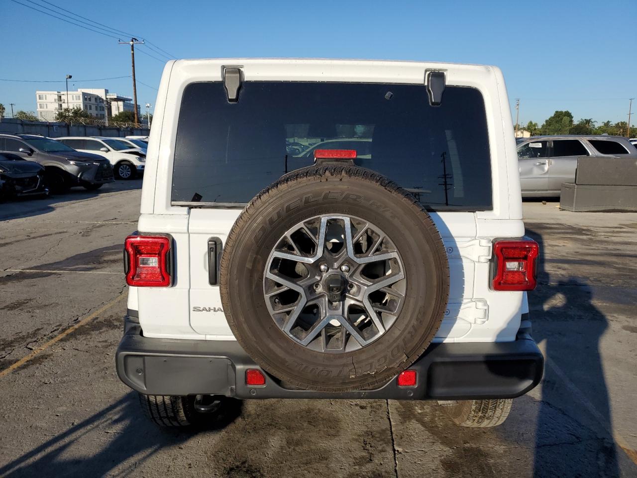 2025 Jeep Wrangler Sahara White vin: 1C4PJXEN9SW609774