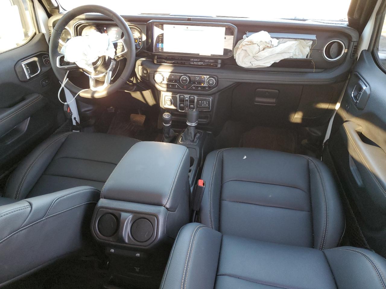 2025 Jeep Wrangler Sahara White vin: 1C4PJXEN9SW609774