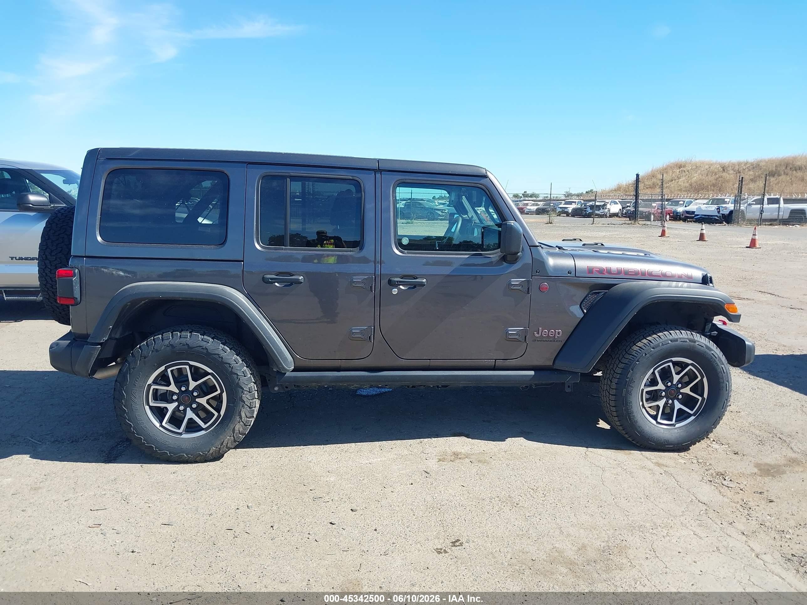 2025 Jeep Wrangler 4-door Rubicon 4x4 Gray vin: 1C4PJXFN7SW572691