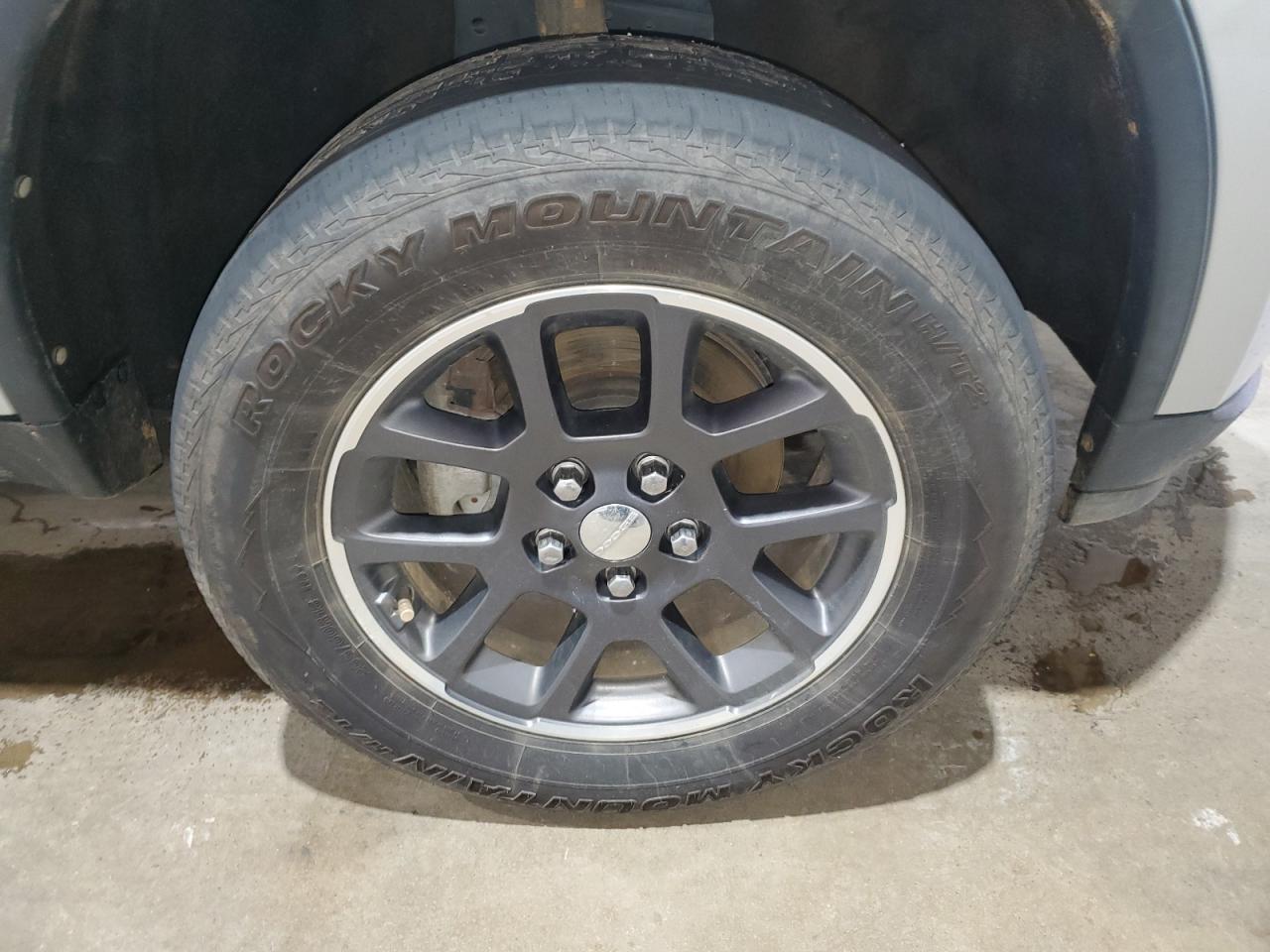 2012 Dodge Durango Sxt Silver vin: 1C4RDJAG4CC312435 Damage: Right Front Tire, Worn, Replacement Required