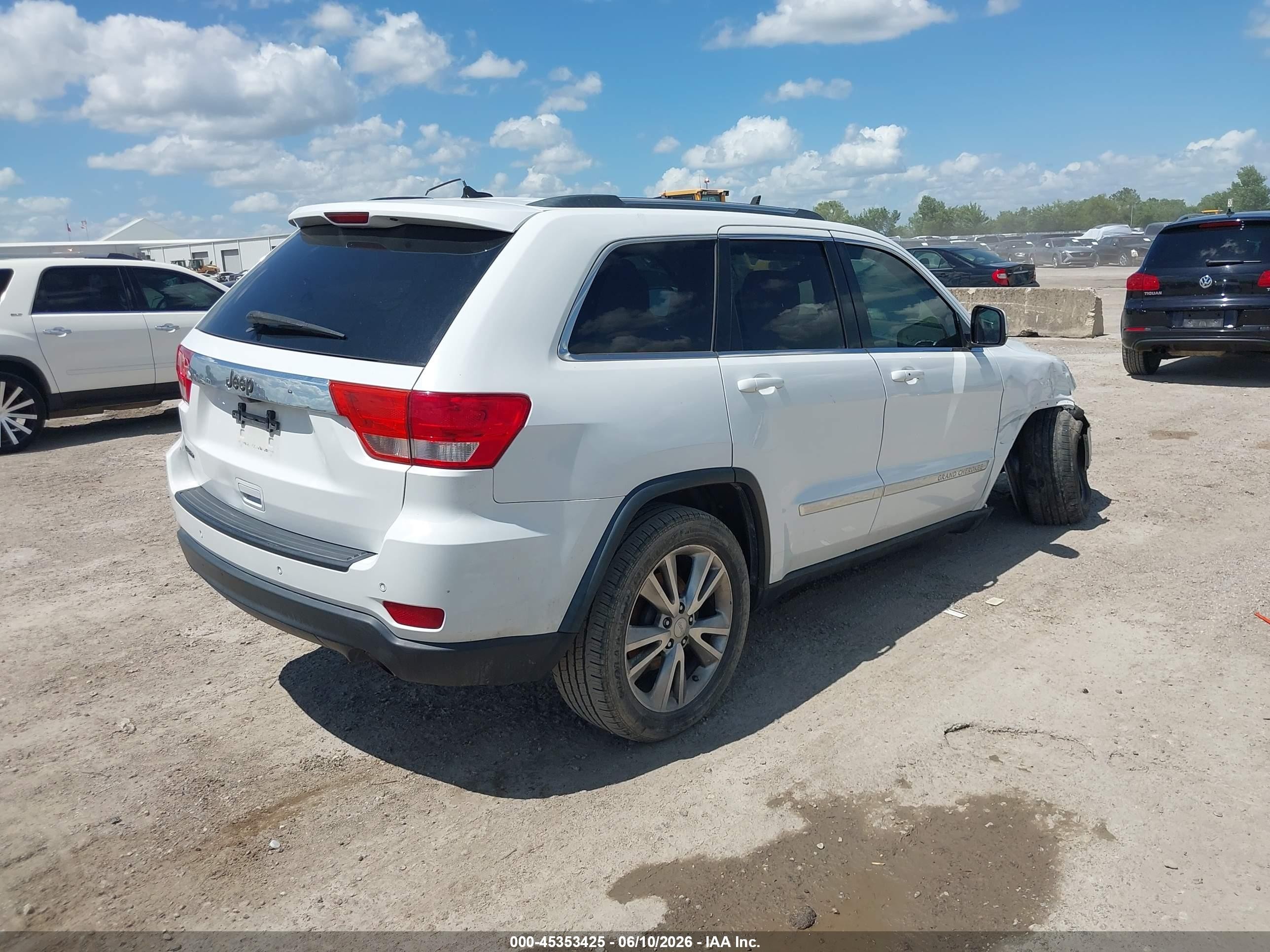 2013 Jeep Grand Cherokee Laredo White vin: 1C4RJEAG0DC520314