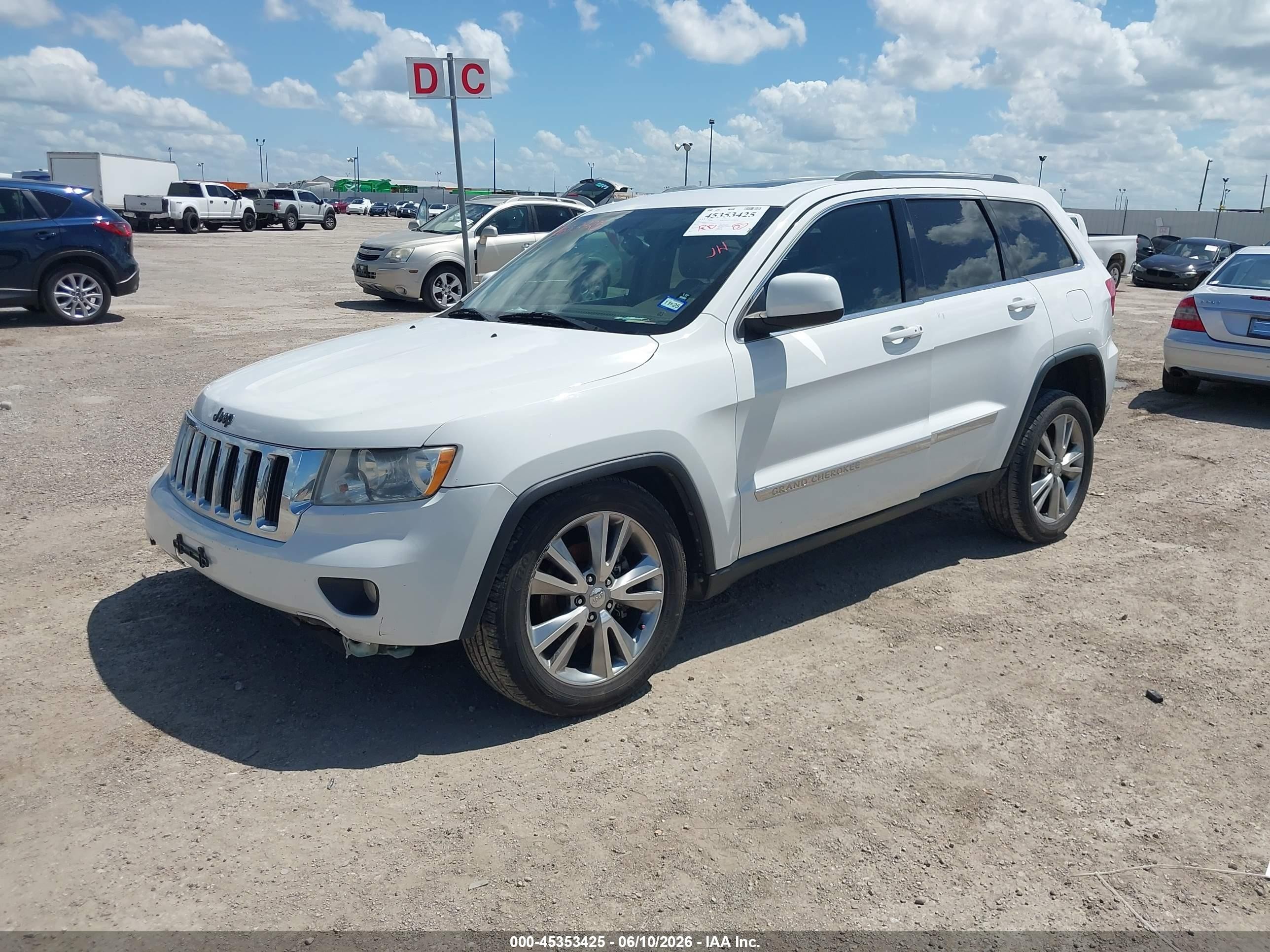 2013 Jeep Grand Cherokee Laredo White vin: 1C4RJEAG0DC520314