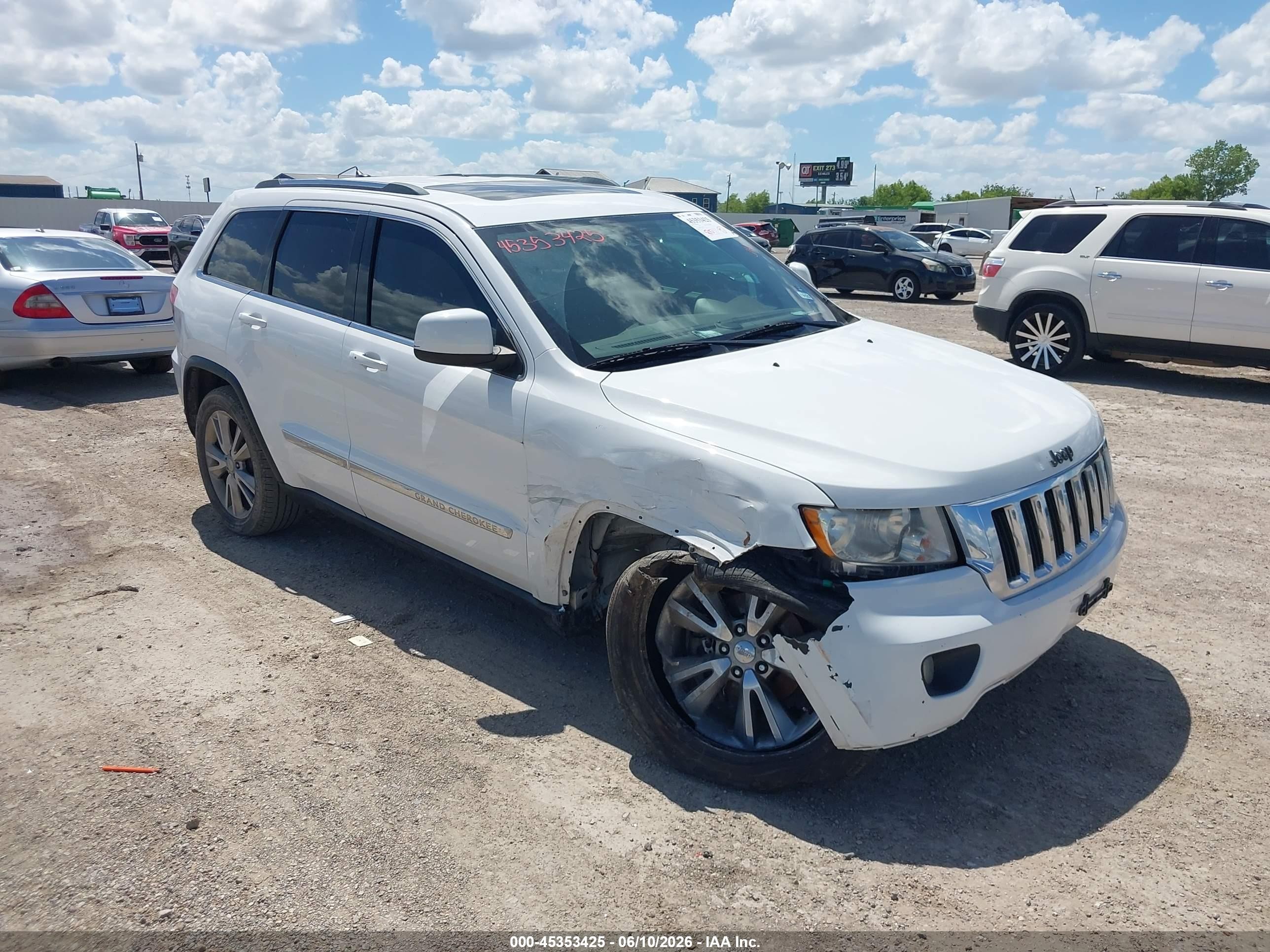 2013 Jeep Grand Cherokee Laredo White vin: 1C4RJEAG0DC520314