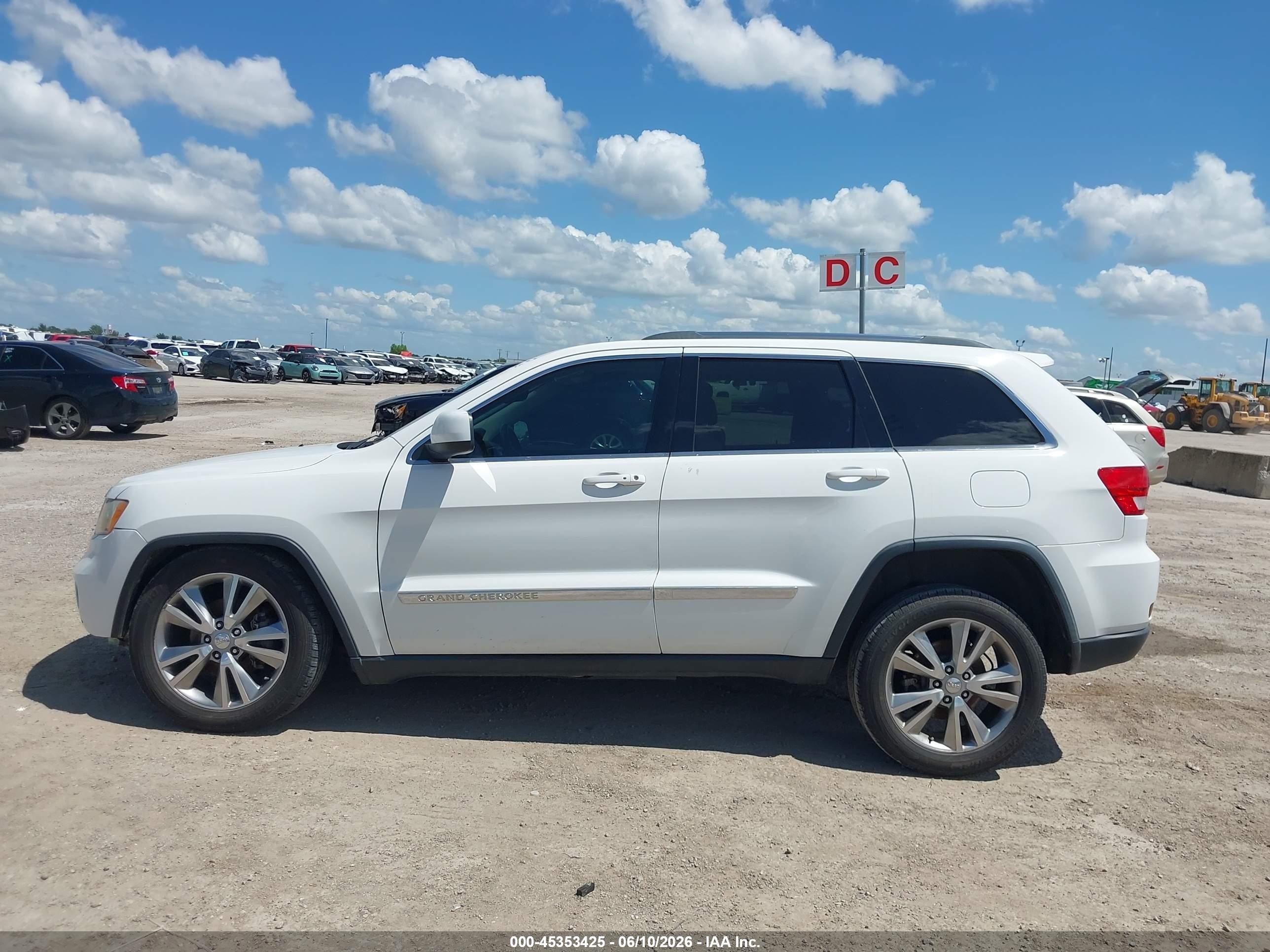 2013 Jeep Grand Cherokee Laredo White vin: 1C4RJEAG0DC520314