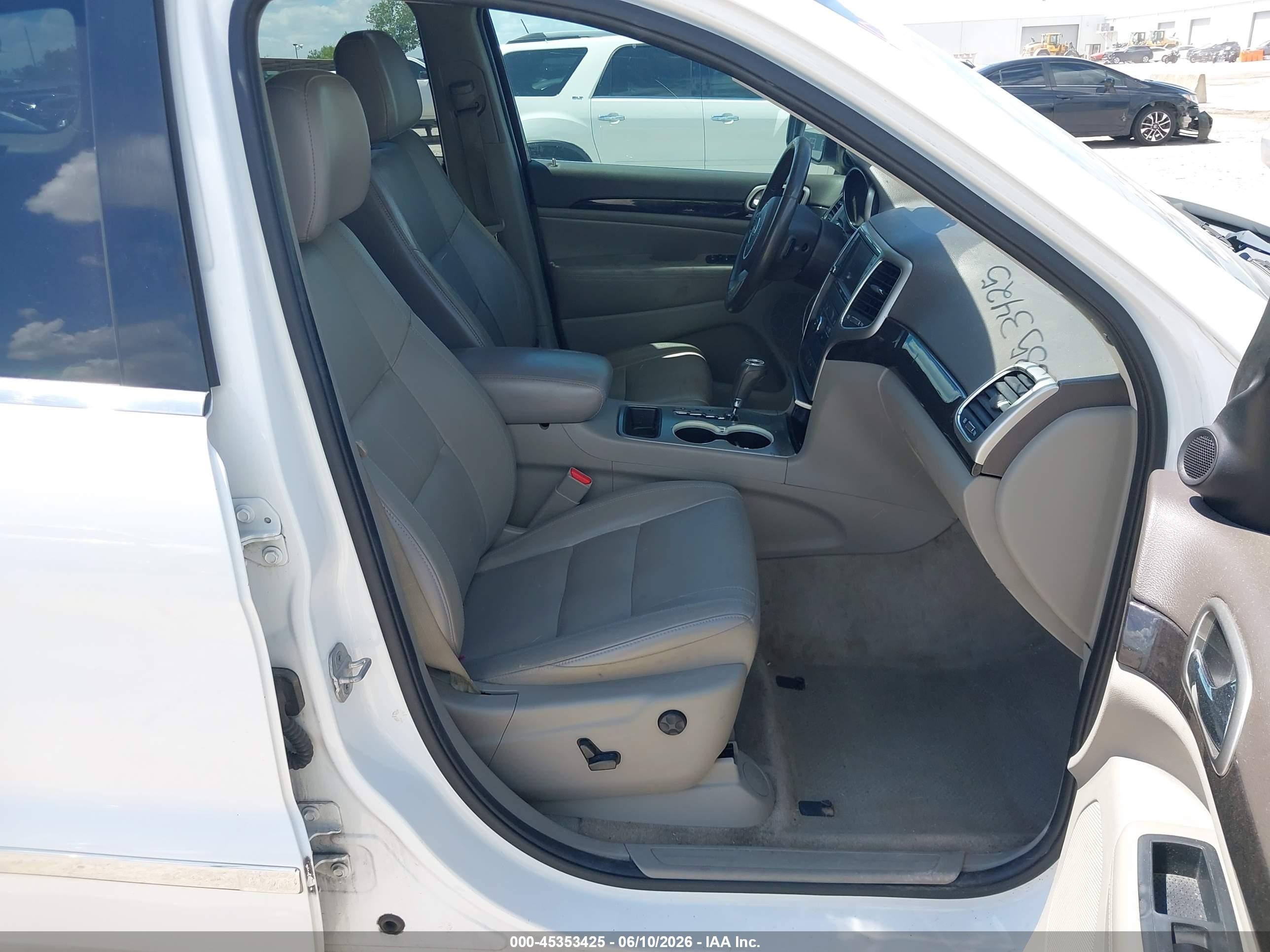 2013 Jeep Grand Cherokee Laredo White vin: 1C4RJEAG0DC520314