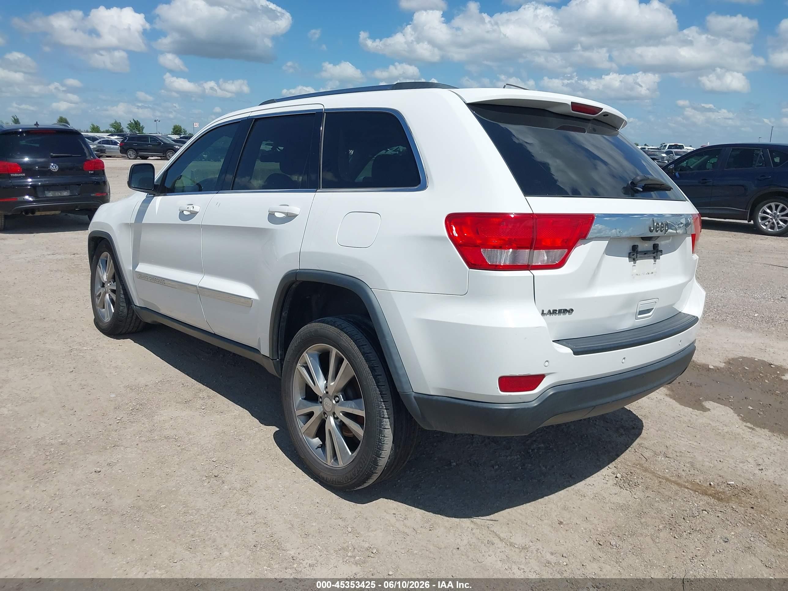 2013 Jeep Grand Cherokee Laredo White vin: 1C4RJEAG0DC520314