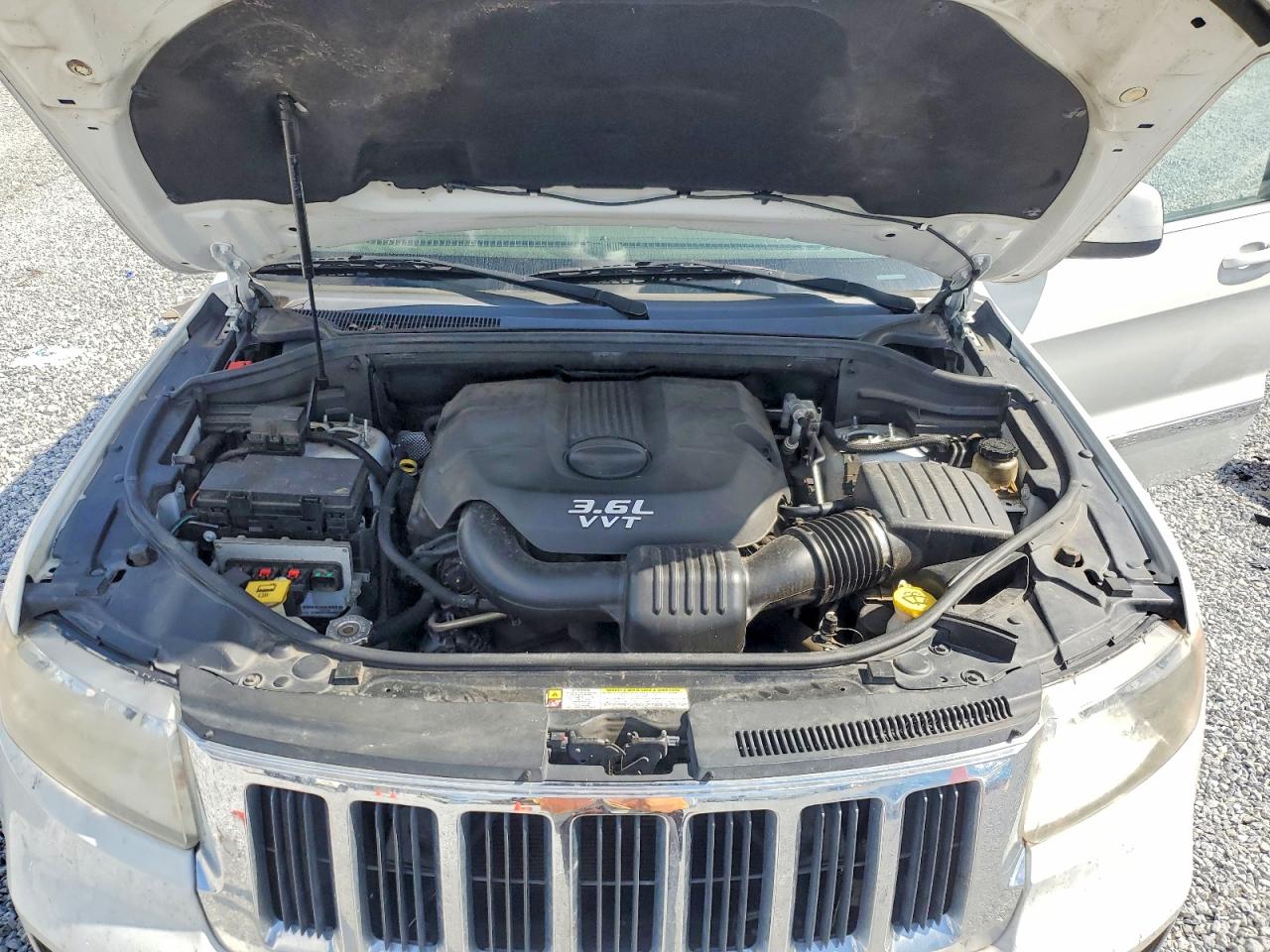 2013 Jeep Grand Cherokee White vin: 1C4RJEAG0DC569724