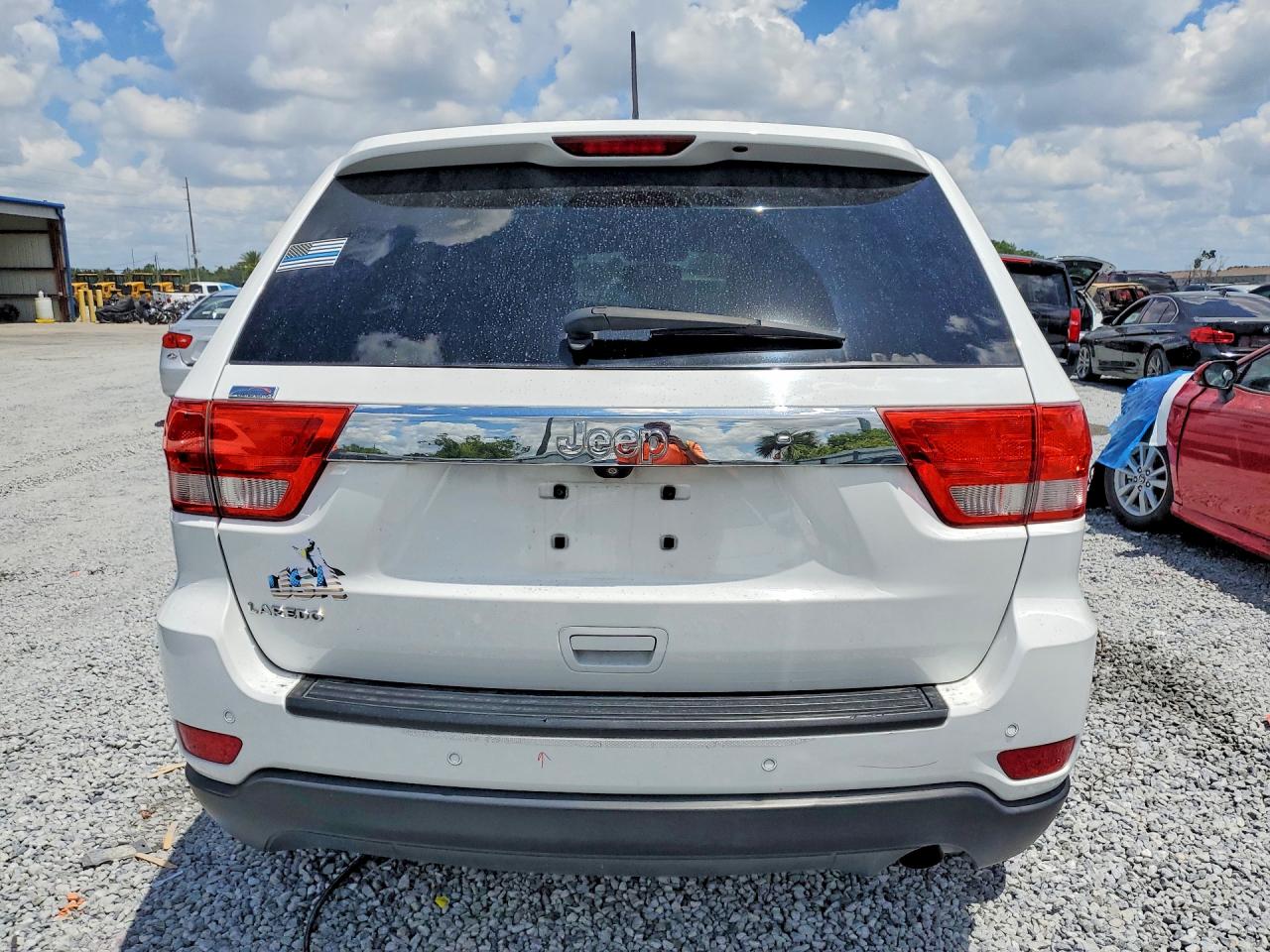 2013 Jeep Grand Cherokee Laredo White vin: 1C4RJEAG0DC588774