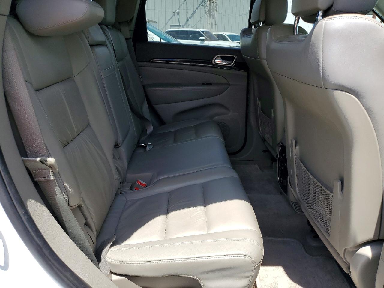 2013 Jeep Grand Cherokee Laredo White vin: 1C4RJEAG0DC588774