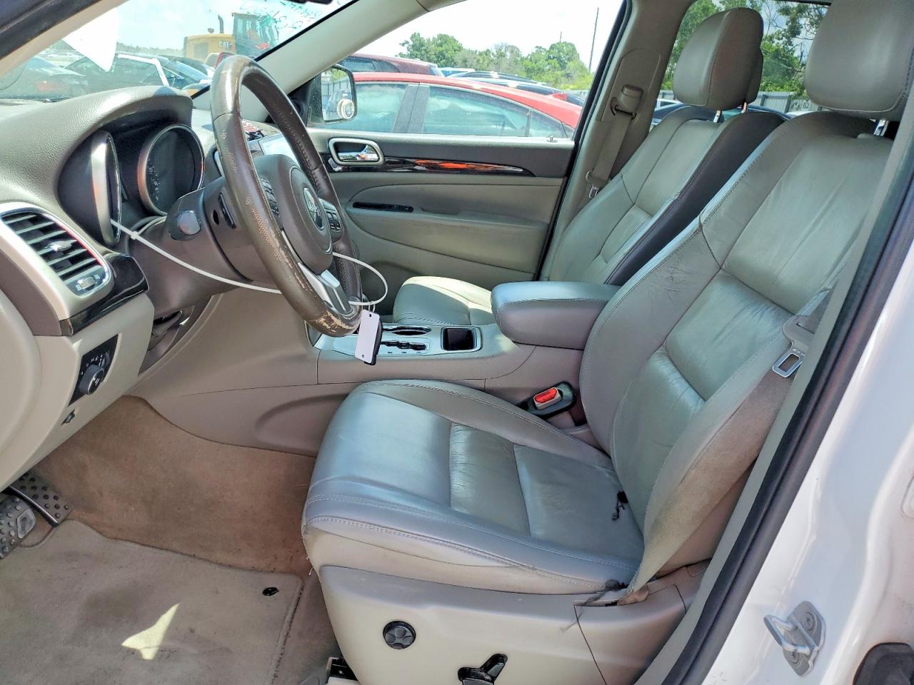 2013 Jeep Grand Cherokee Laredo White vin: 1C4RJEAG0DC588774