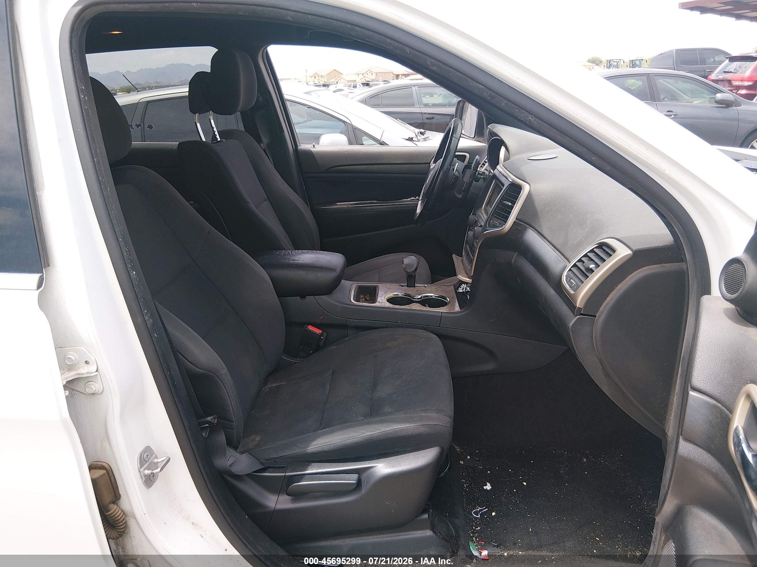 2015 Jeep Grand Cherokee Laredo Белый vin: 1C4RJEAG0FC622506