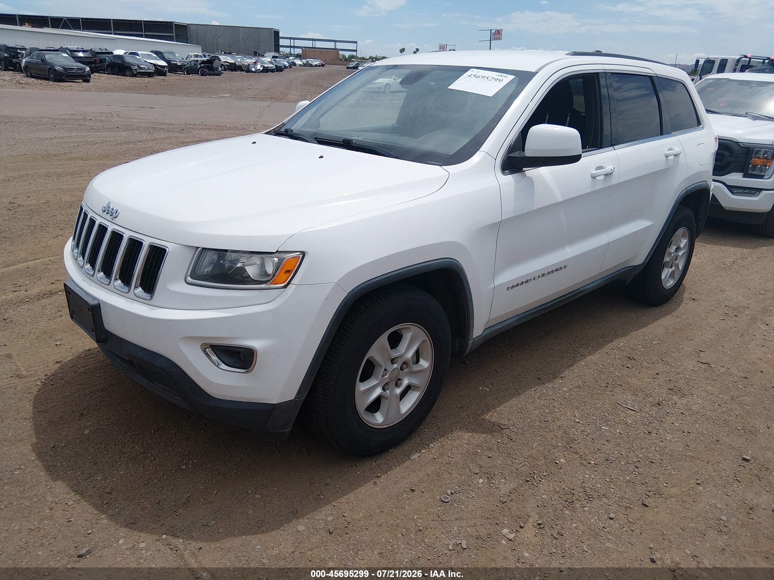 2015 Jeep Grand Cherokee Laredo Белый vin: 1C4RJEAG0FC622506