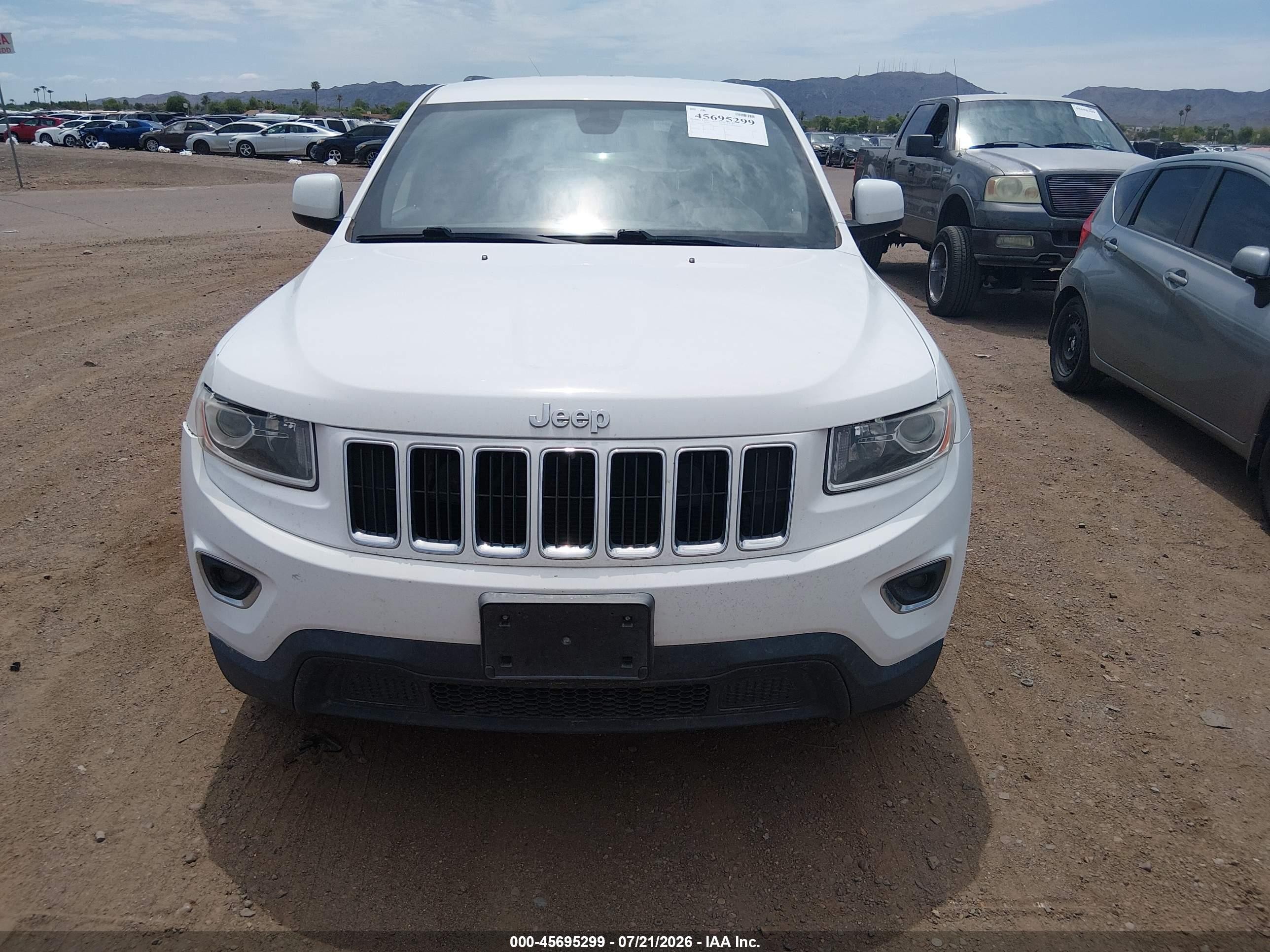 2015 Jeep Grand Cherokee Laredo Белый vin: 1C4RJEAG0FC622506