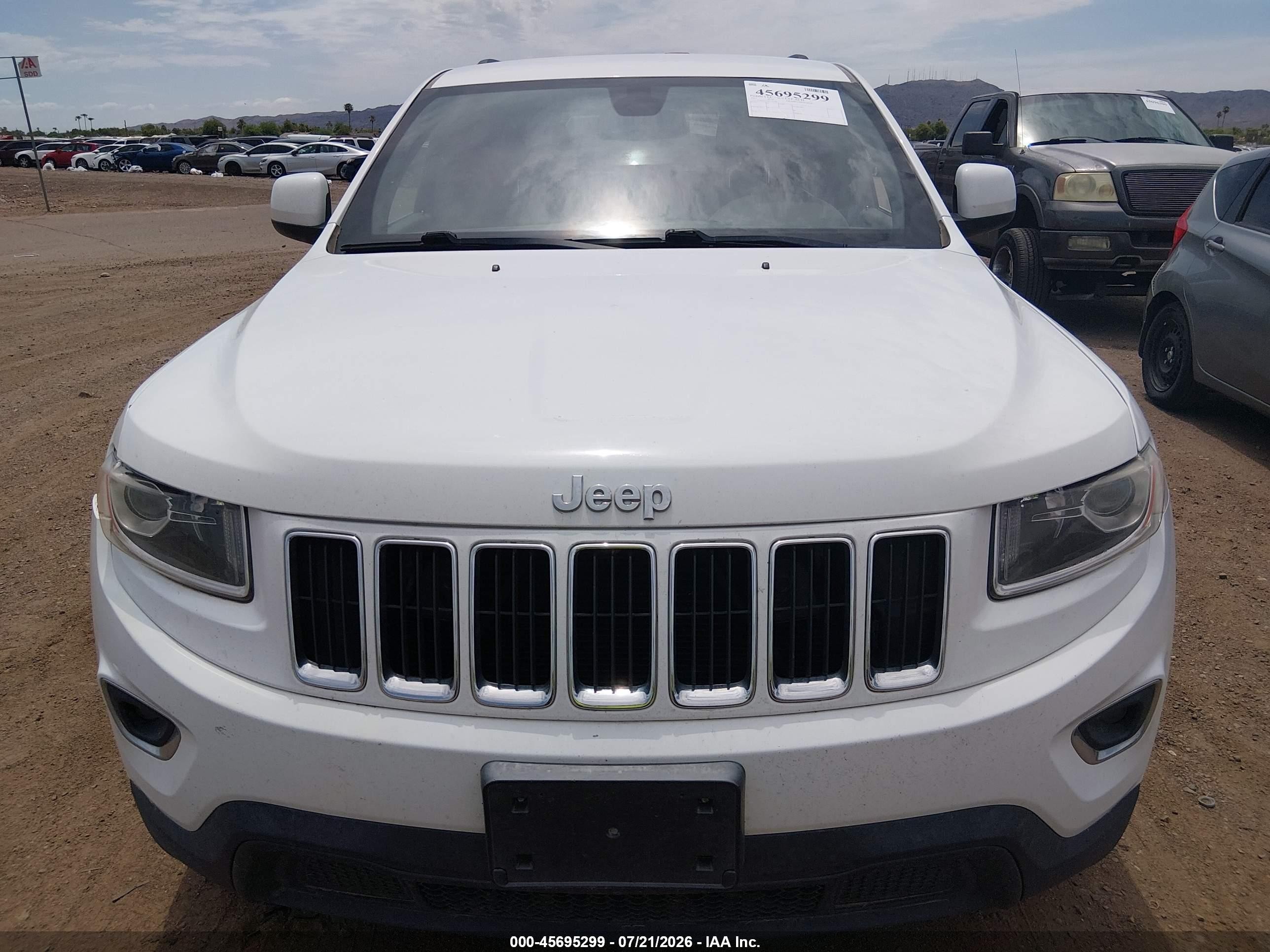 2015 Jeep Grand Cherokee Laredo Белый vin: 1C4RJEAG0FC622506