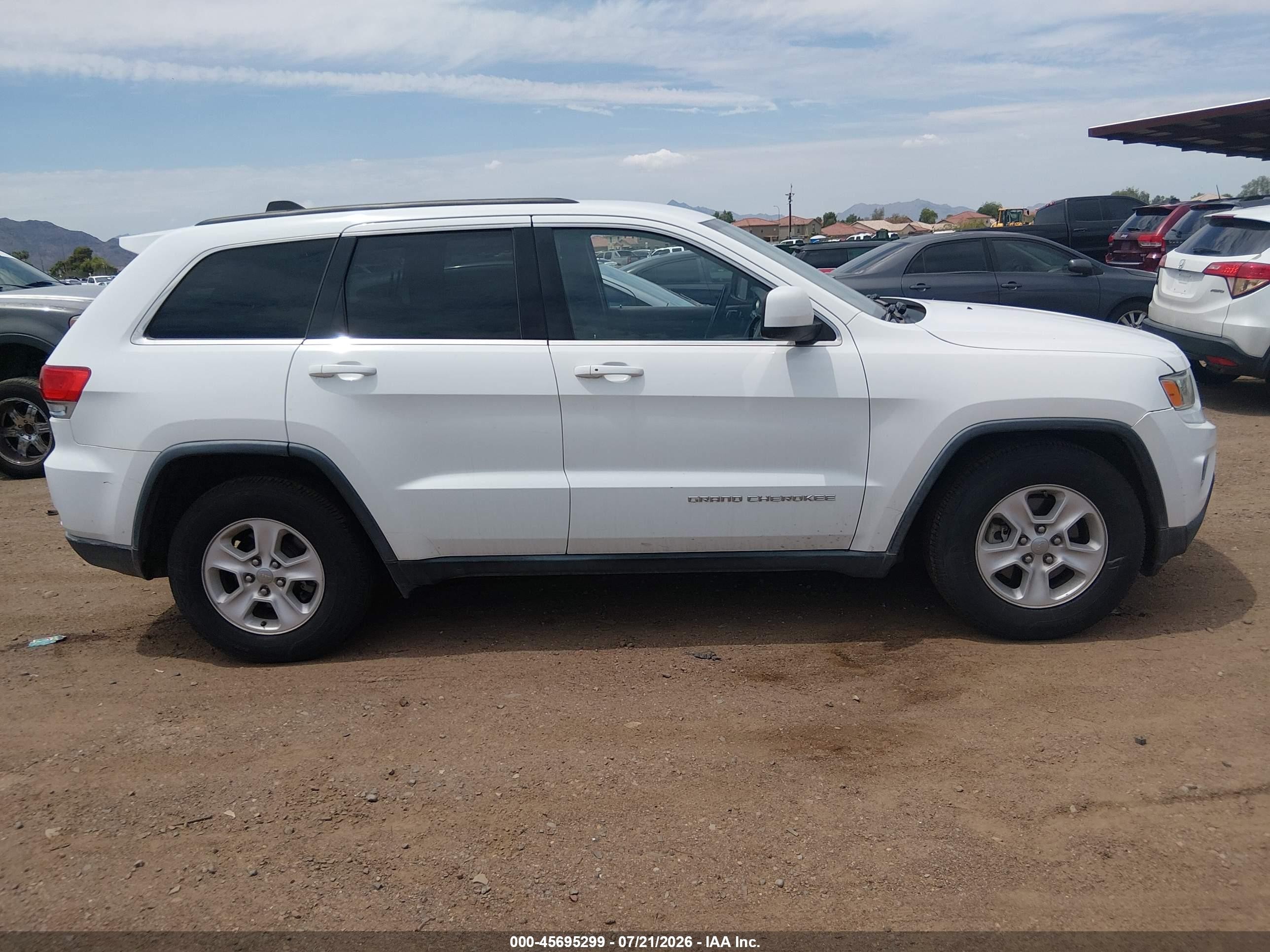 2015 Jeep Grand Cherokee Laredo Белый vin: 1C4RJEAG0FC622506