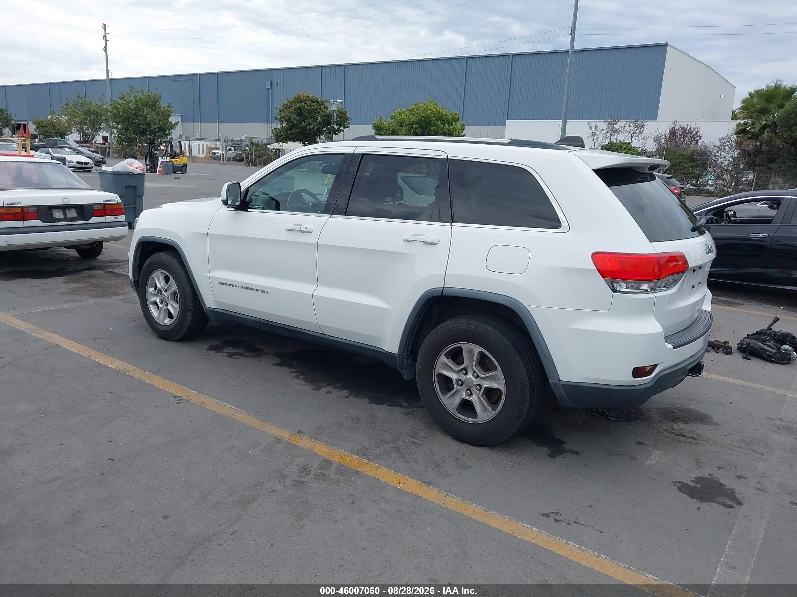 2015 Jeep Grand Cherokee Laredo Белый vin: 1C4RJEAG0FC654274