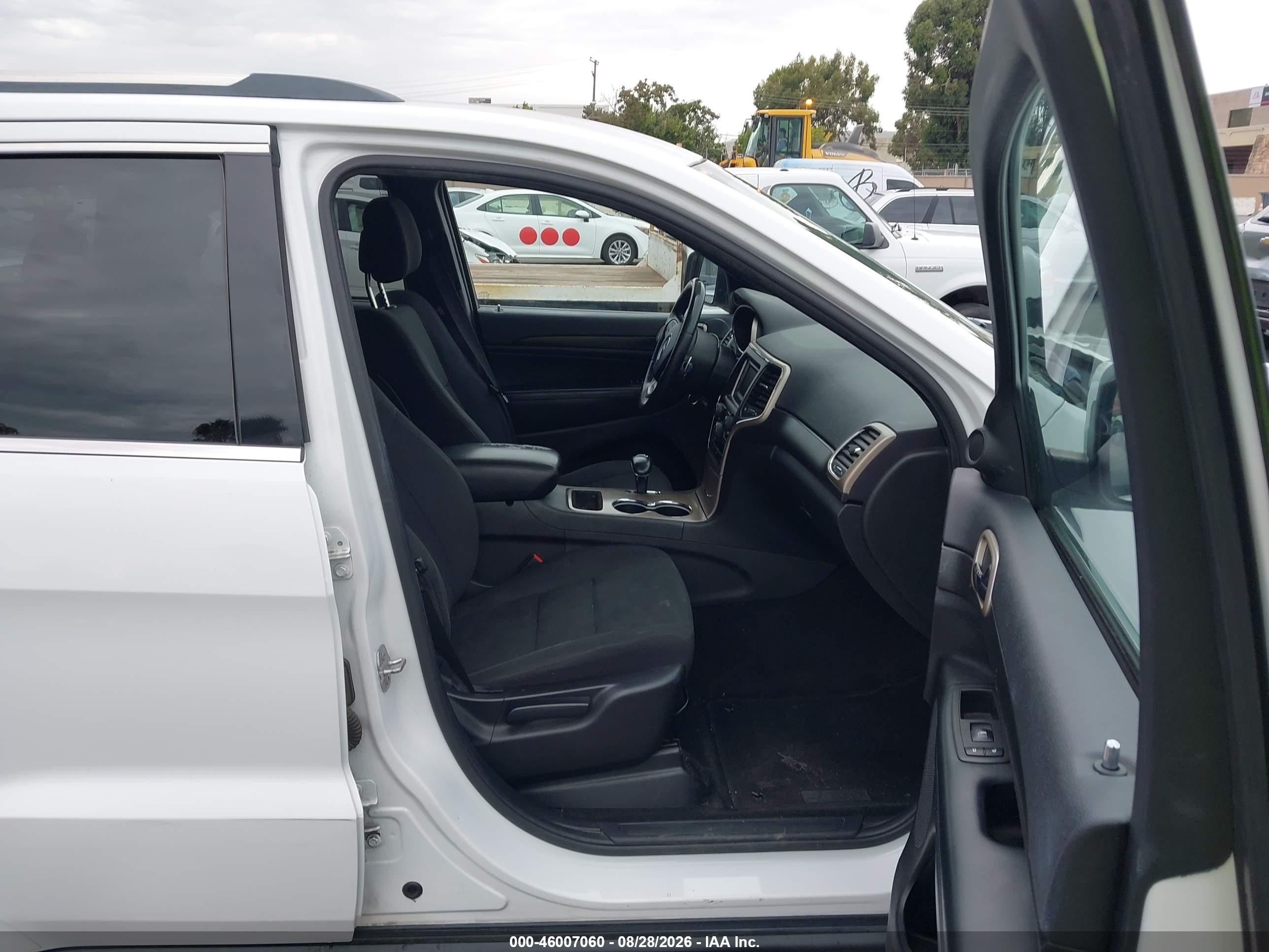 2015 Jeep Grand Cherokee Laredo Белый vin: 1C4RJEAG0FC654274