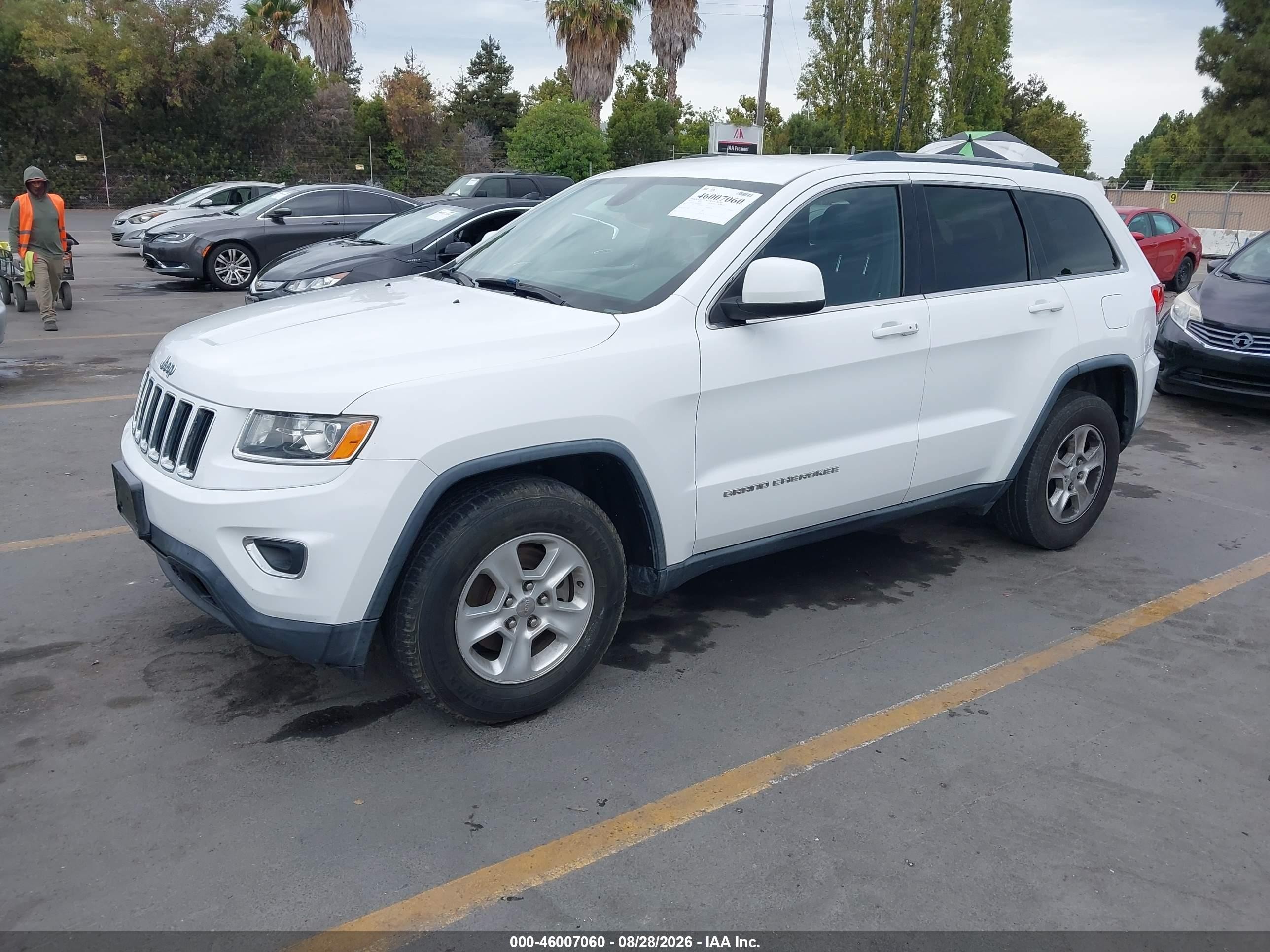 2015 Jeep Grand Cherokee Laredo Белый vin: 1C4RJEAG0FC654274